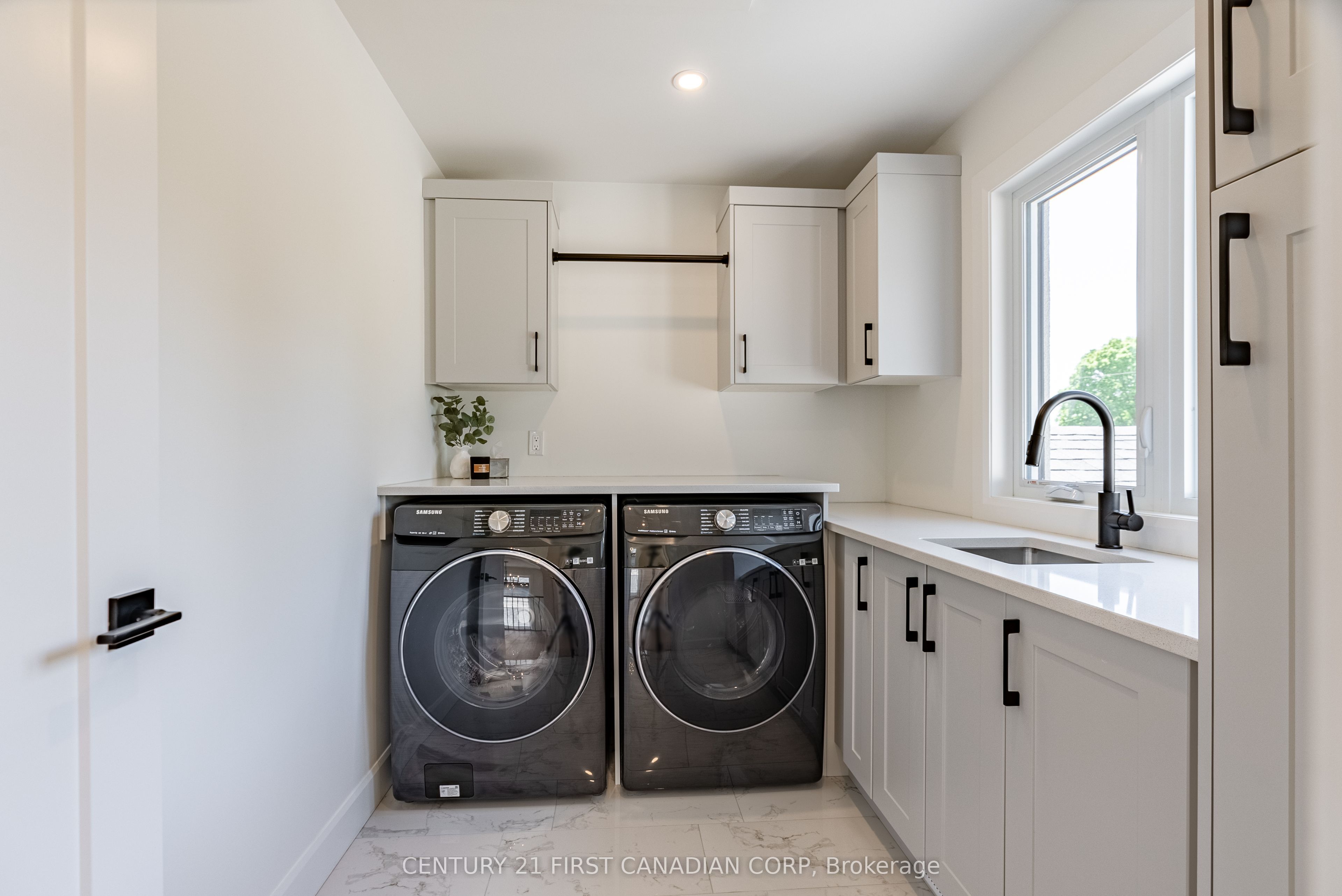 90 Queen Street Property Photo 38