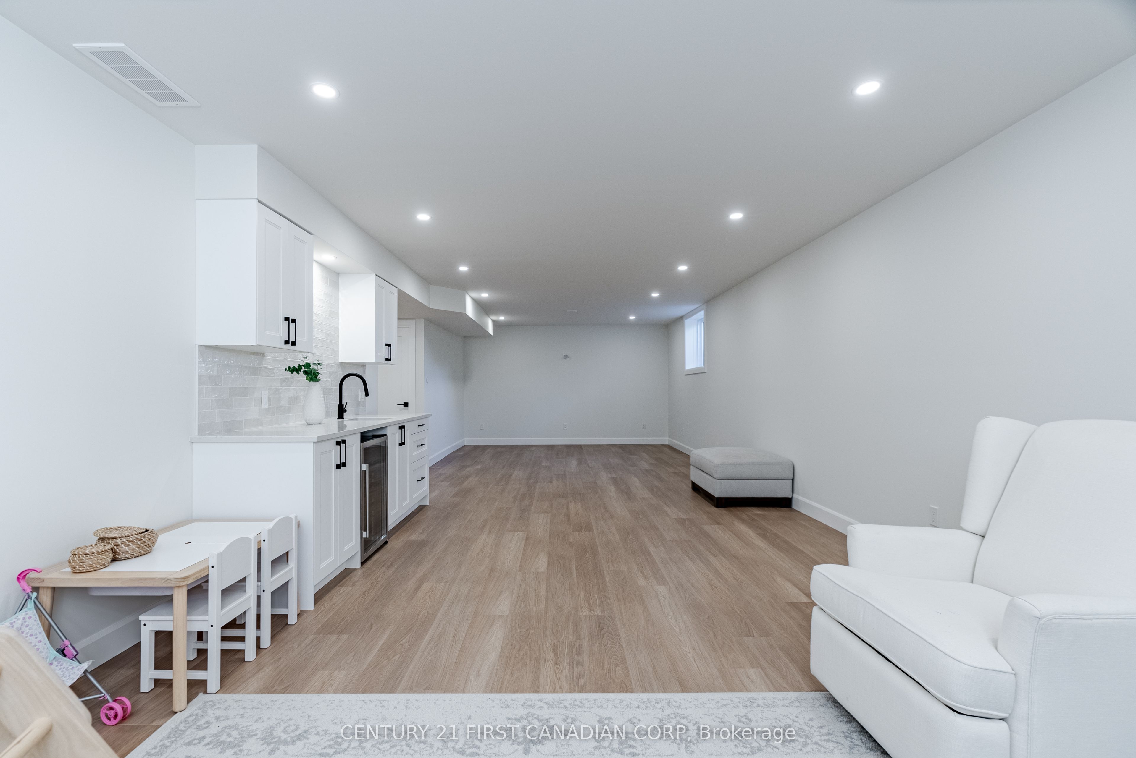 90 Queen Street Property Photo 42