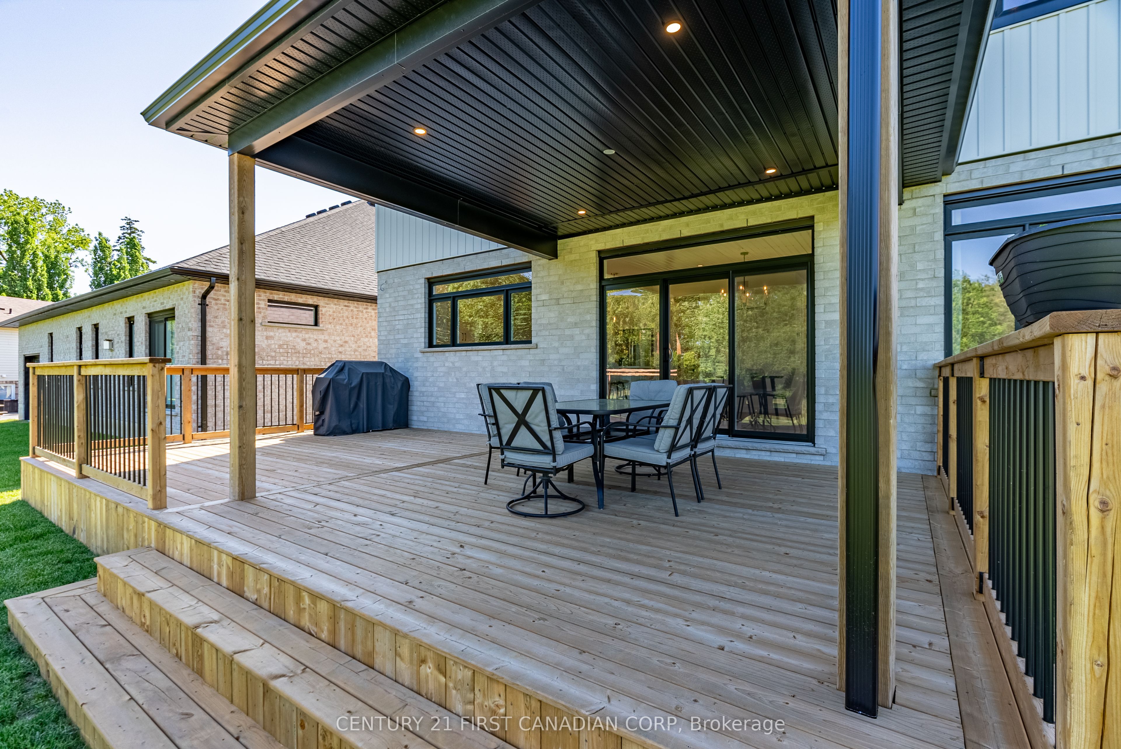 90 Queen Street Property Photo 45