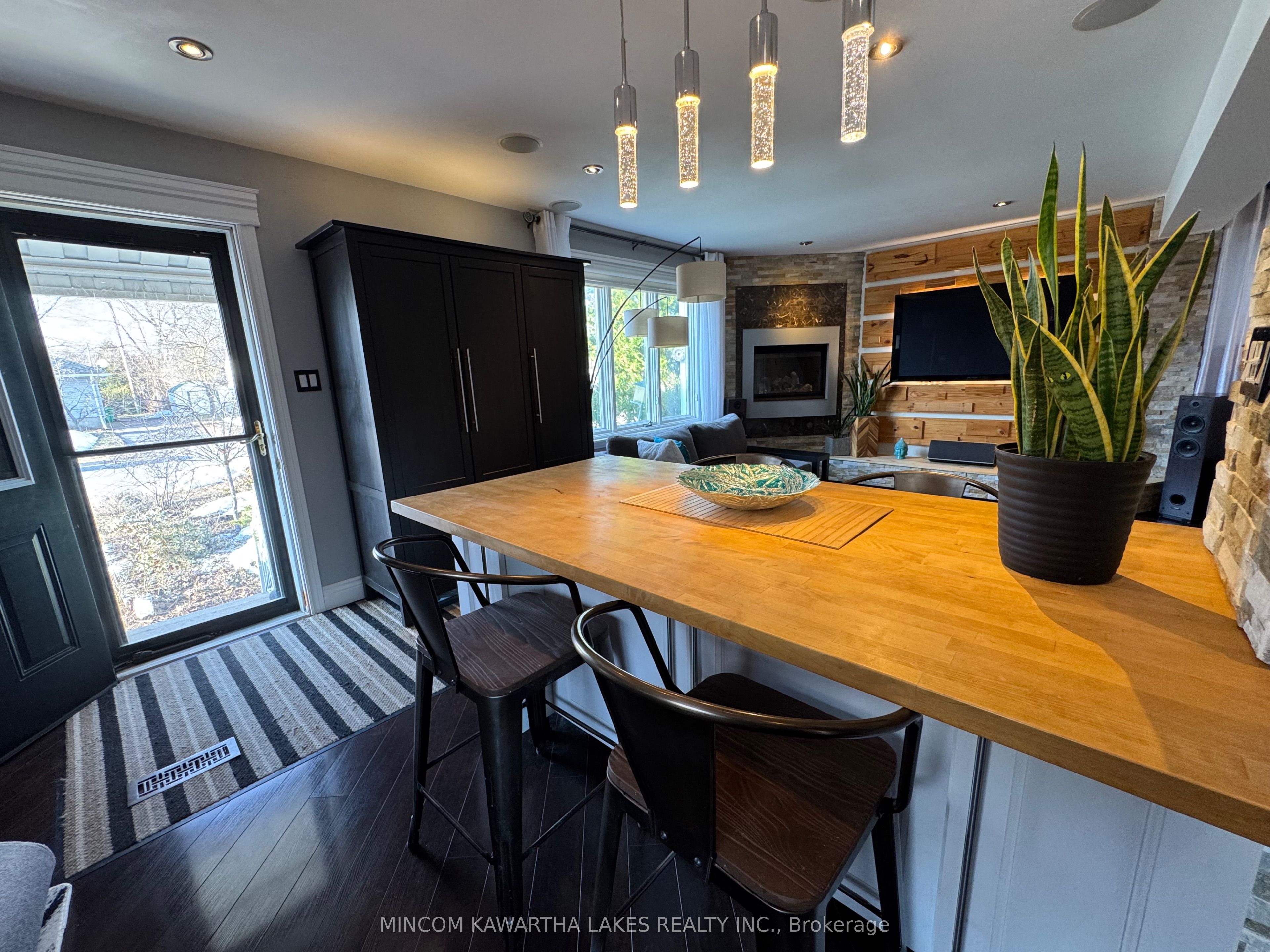637 Little Street Property Photo