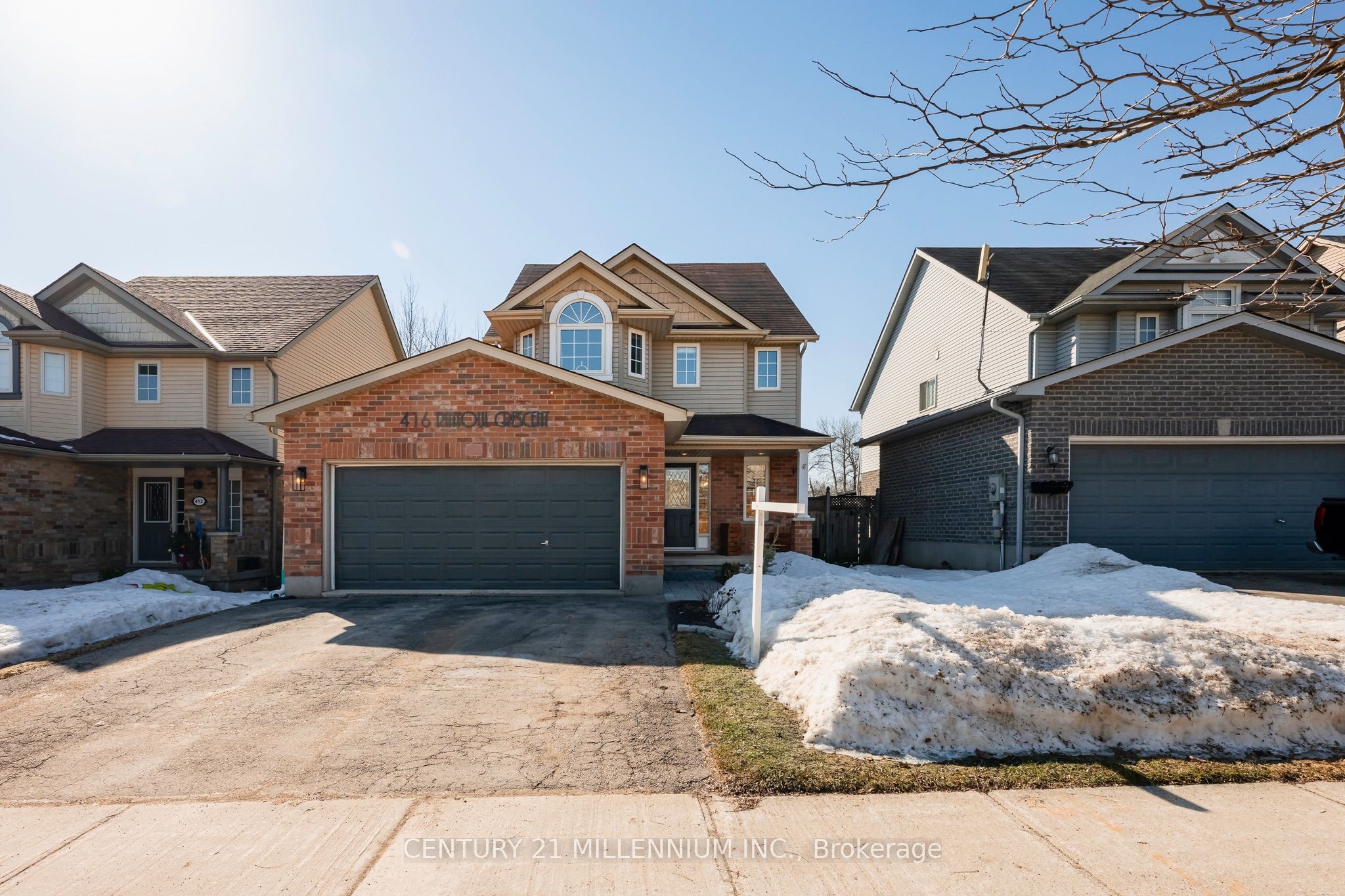416 Rintoul Crescent Property Photo