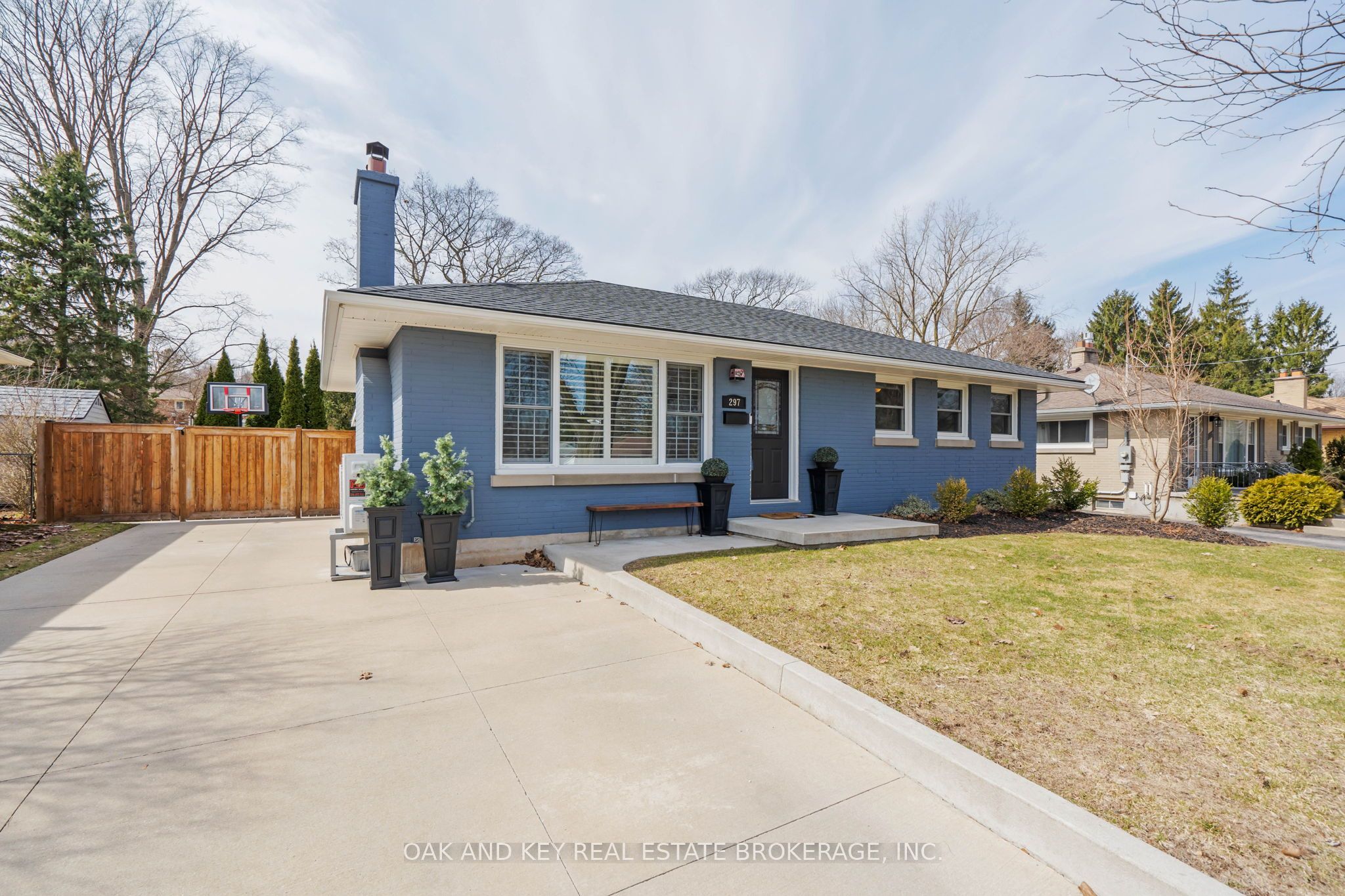 297 Griffith St Property Photo