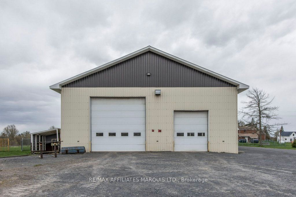 18613 Dundas Street Property Photo 4