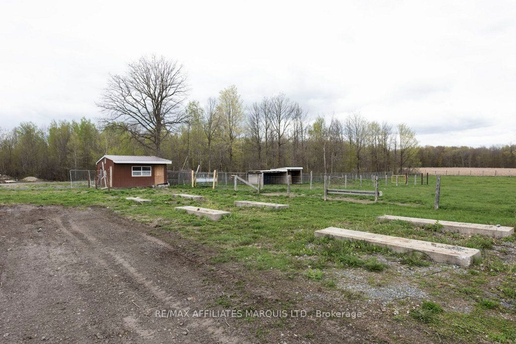 18613 Dundas Street Property Photo 5