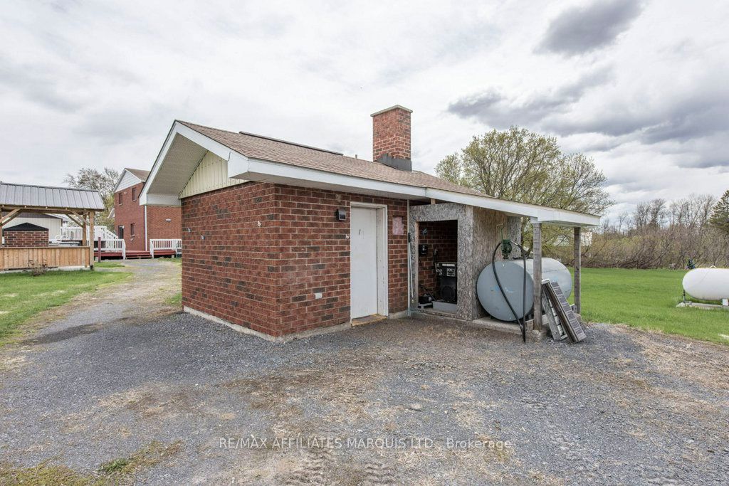 18613 Dundas Street Property Photo 7