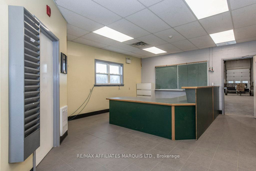 18613 Dundas Street Property Photo 9