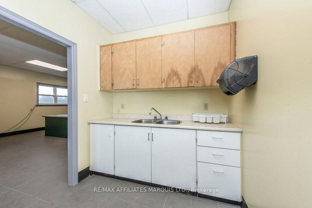 18613 Dundas Street Property Photo 12