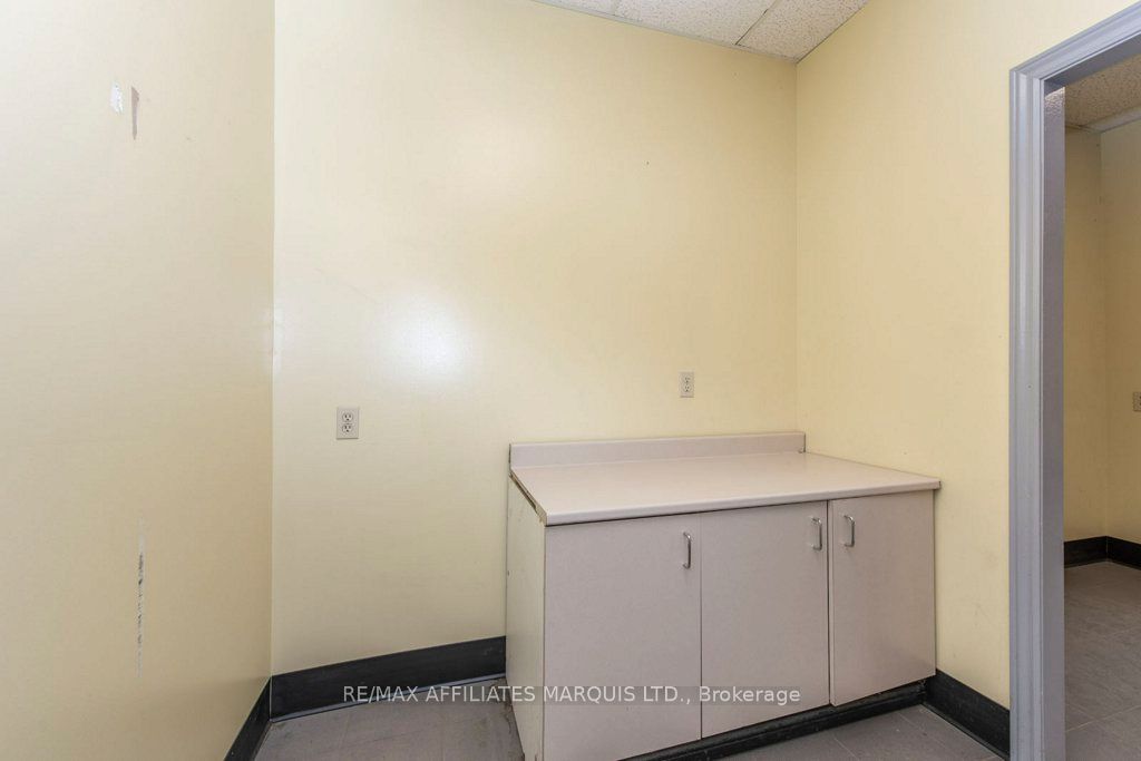 18613 Dundas Street Property Photo 13