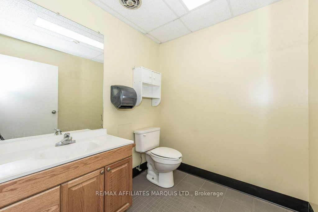 18613 Dundas Street Property Photo 14