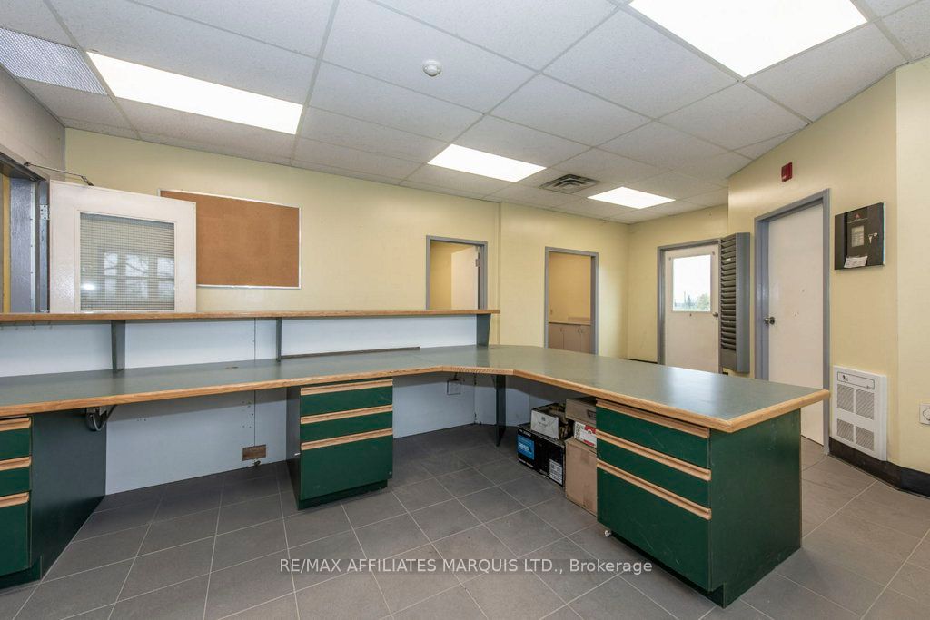 18613 Dundas Street Property Photo 15