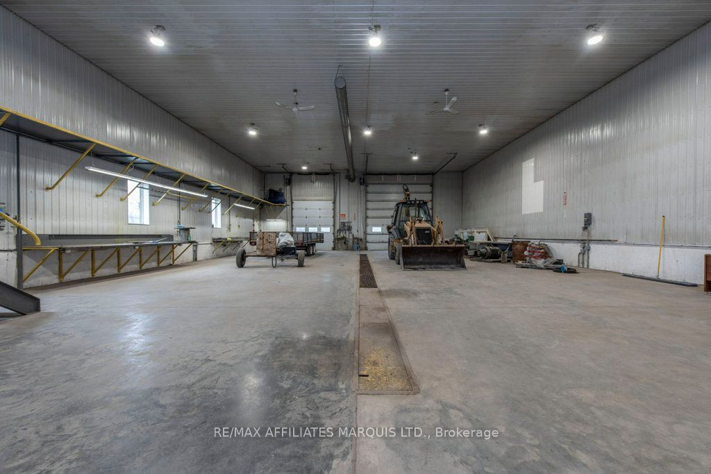 18613 Dundas Street Property Photo 20