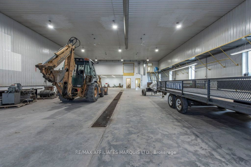 18613 Dundas Street Property Photo 22