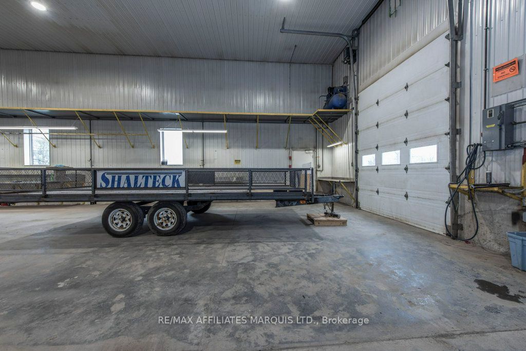 18613 Dundas Street Property Photo 23
