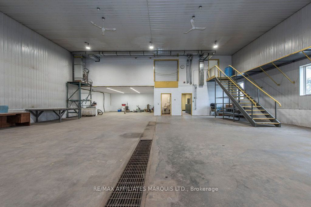 18613 Dundas Street Property Photo 24