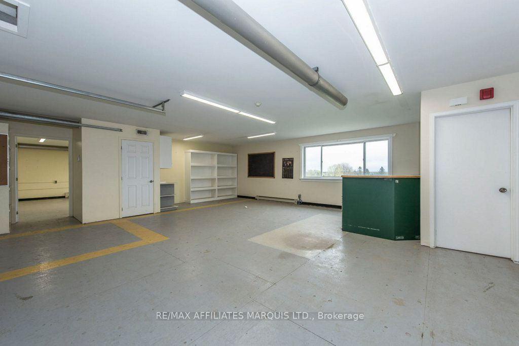 18613 Dundas Street Property Photo 26