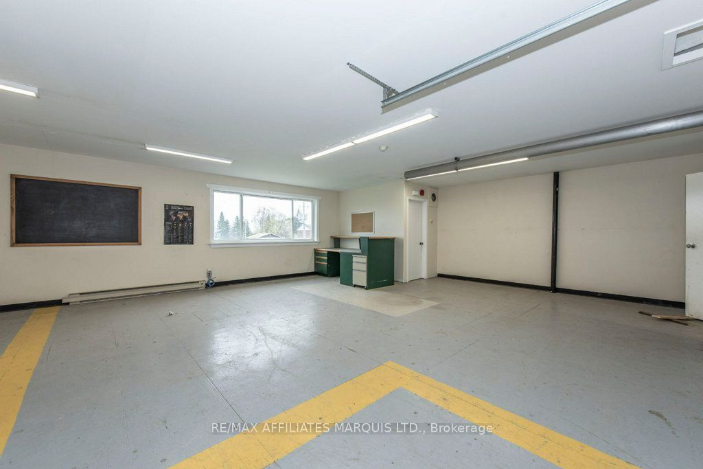 18613 Dundas Street Property Photo 27