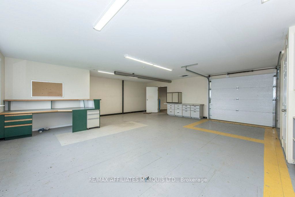 18613 Dundas Street Property Photo 28