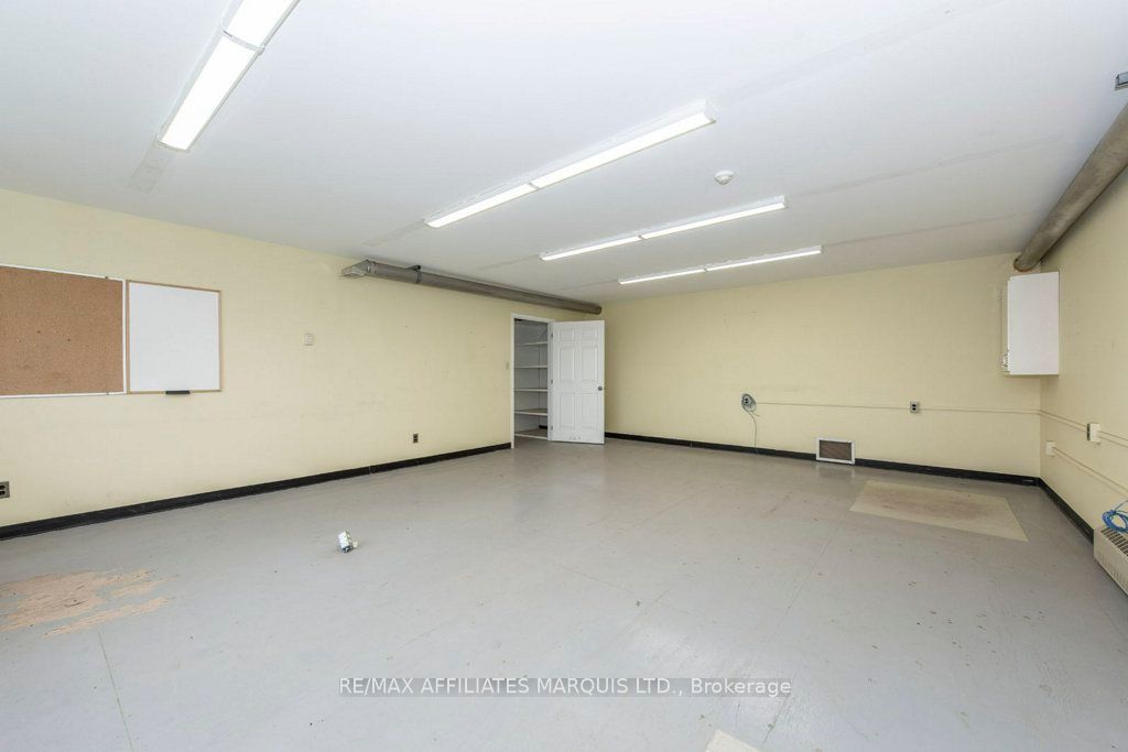 18613 Dundas Street Property Photo 31