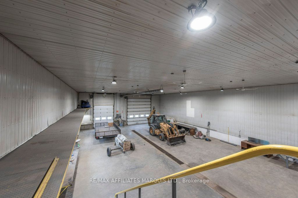 18613 Dundas Street Property Photo 32