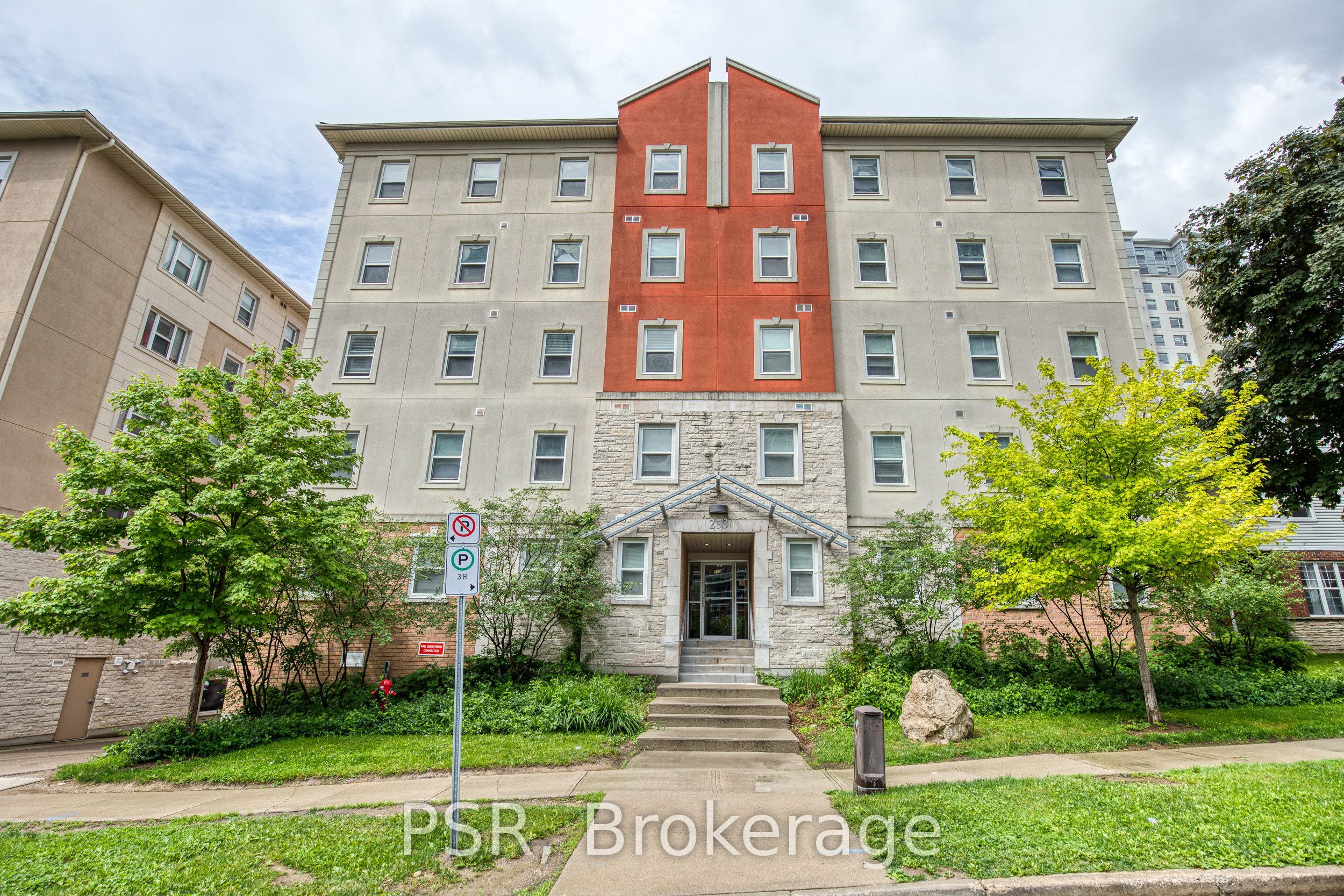 #102 - 253 Lester Street Property Photo 1
