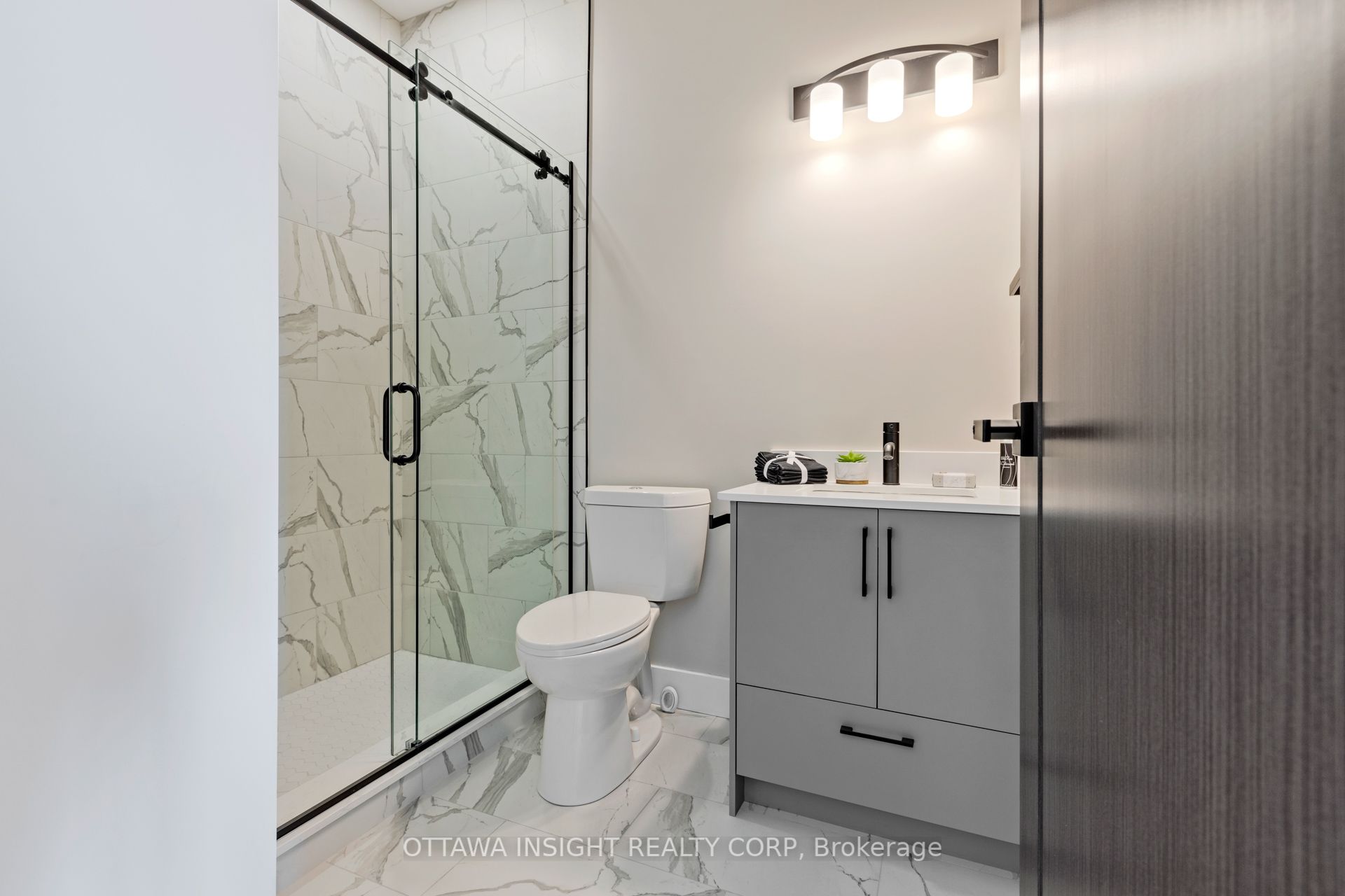 180 Kanata Avenue 2bai Property Photo 11