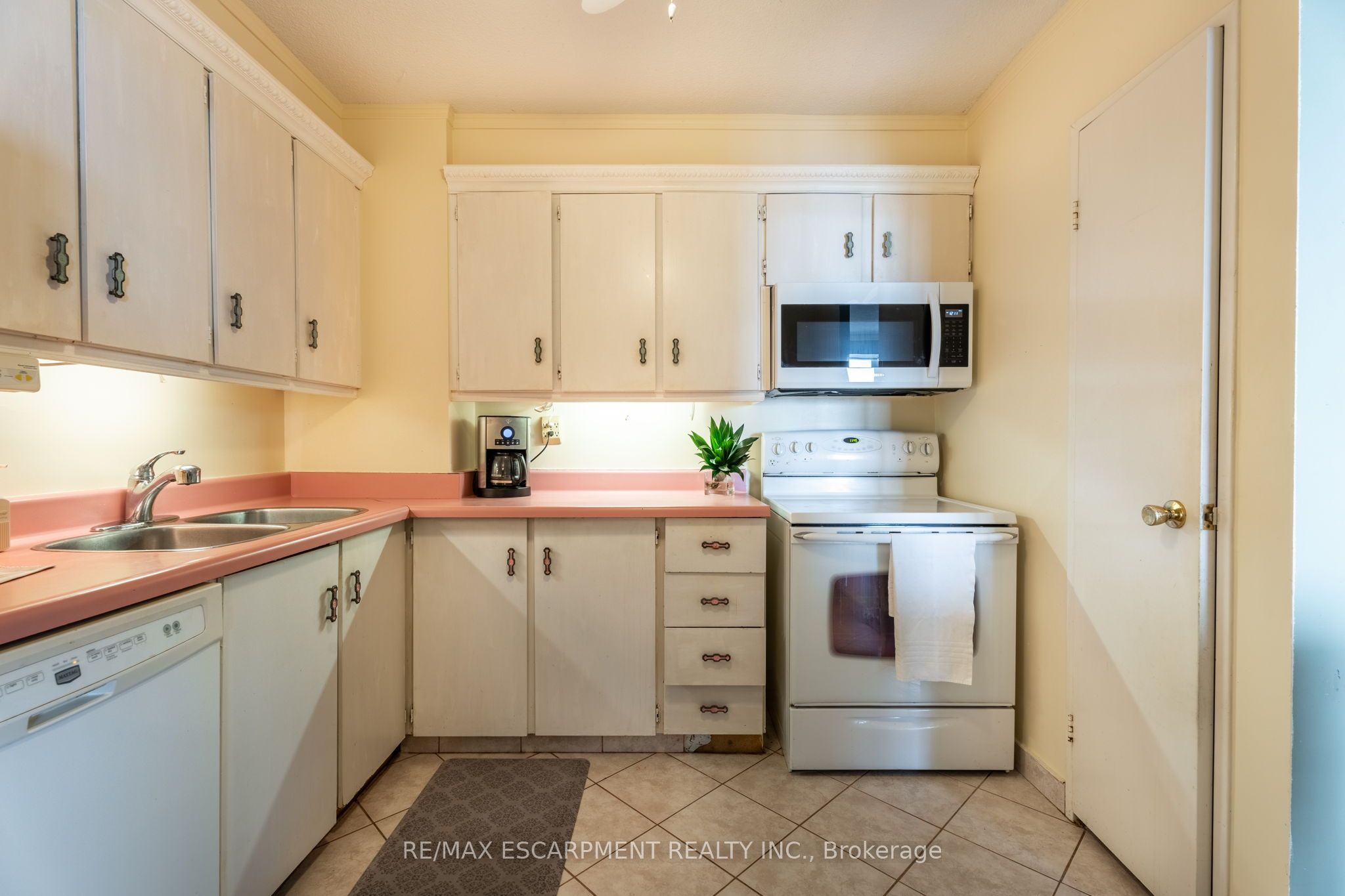 #1206 - 500 Green Road Property Photo 16