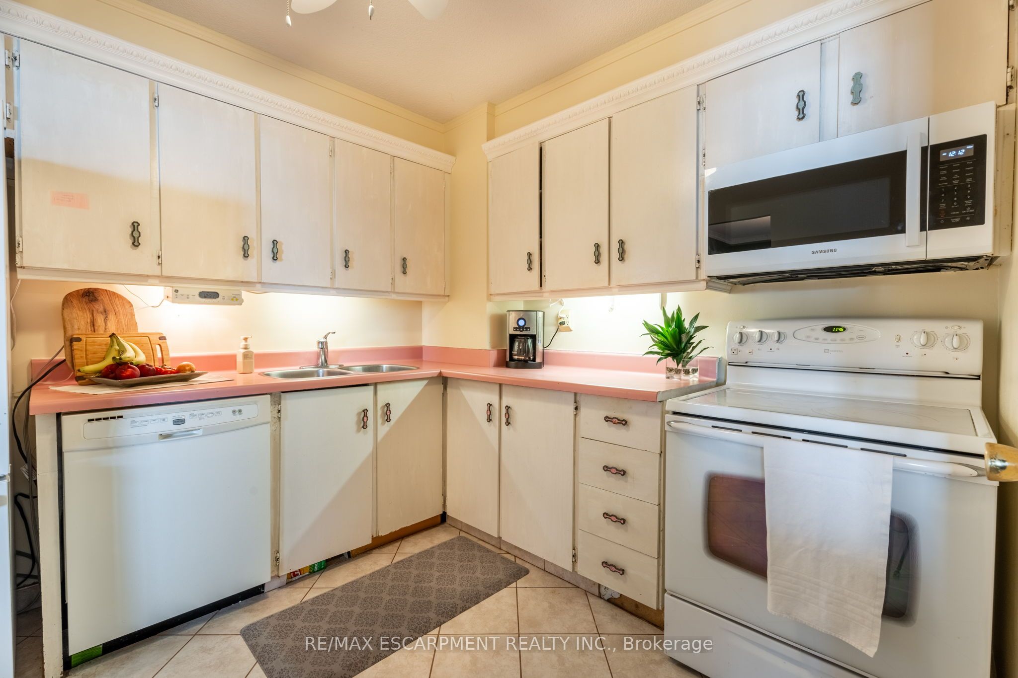 #1206 - 500 Green Road Property Photo 17