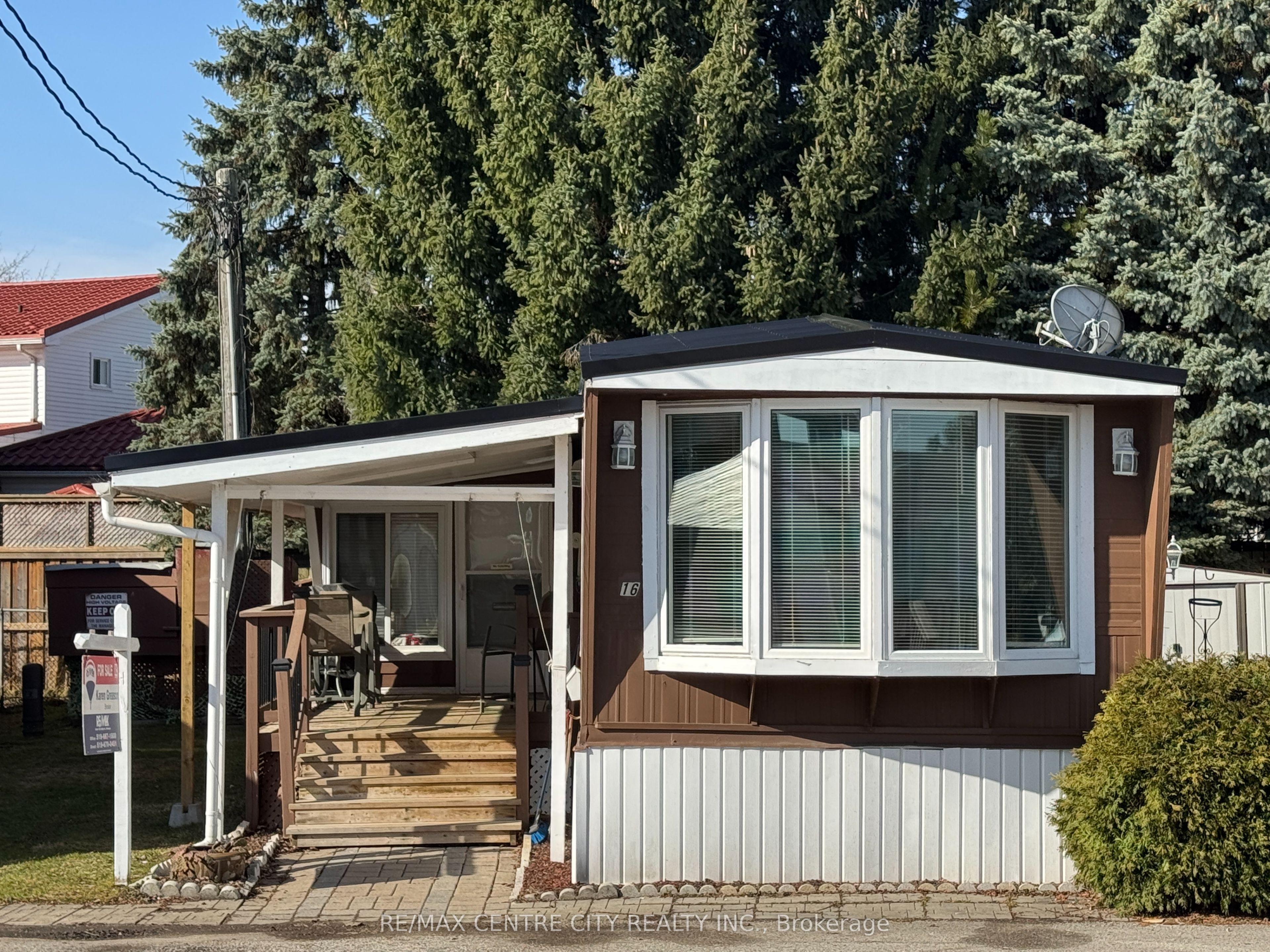 #16 - 2189 Dundas Street Property Photo