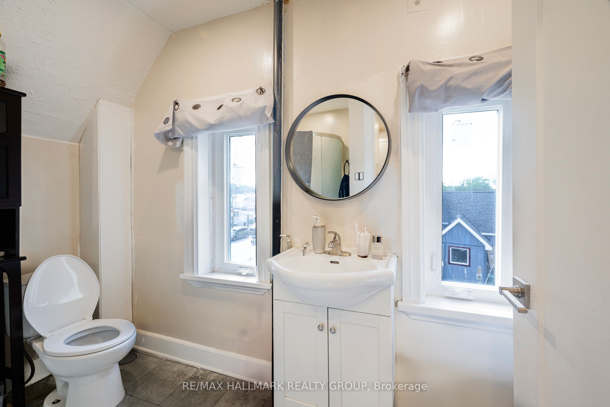 3-5561 Manotick Main Street Property Photo 8