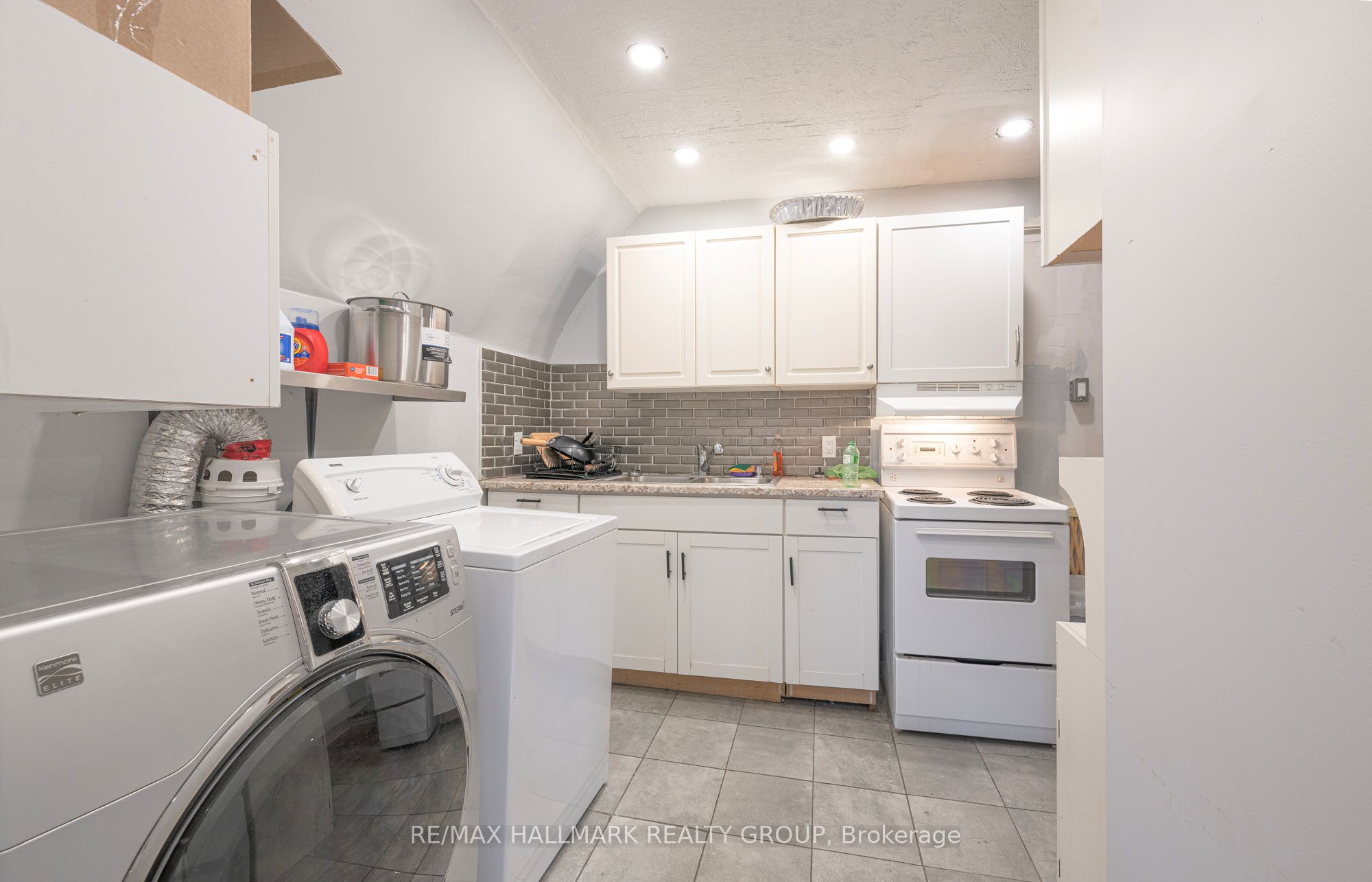 3-5561 Manotick Main Street Property Photo 9