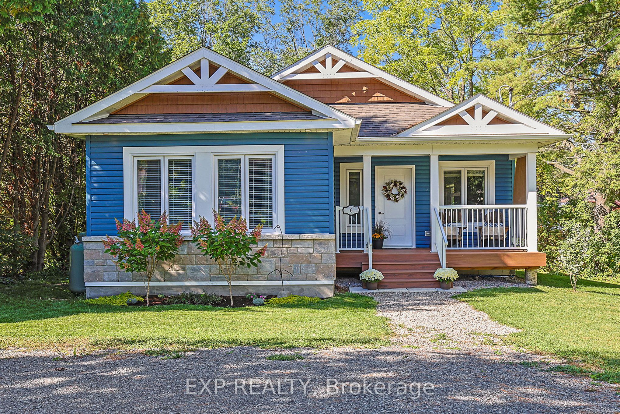 6 Whelan Street N Property Photo 2