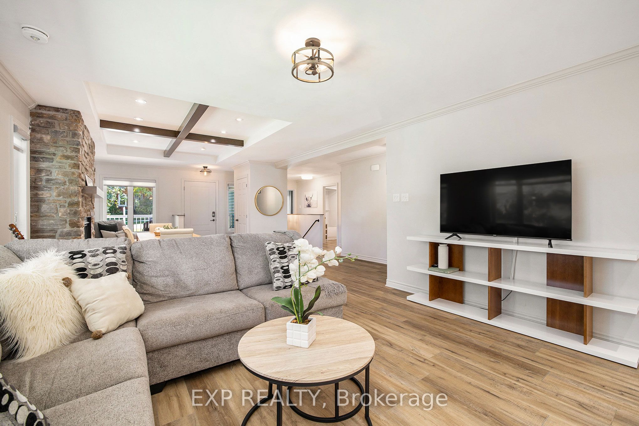 6 Whelan Street N Property Photo 8