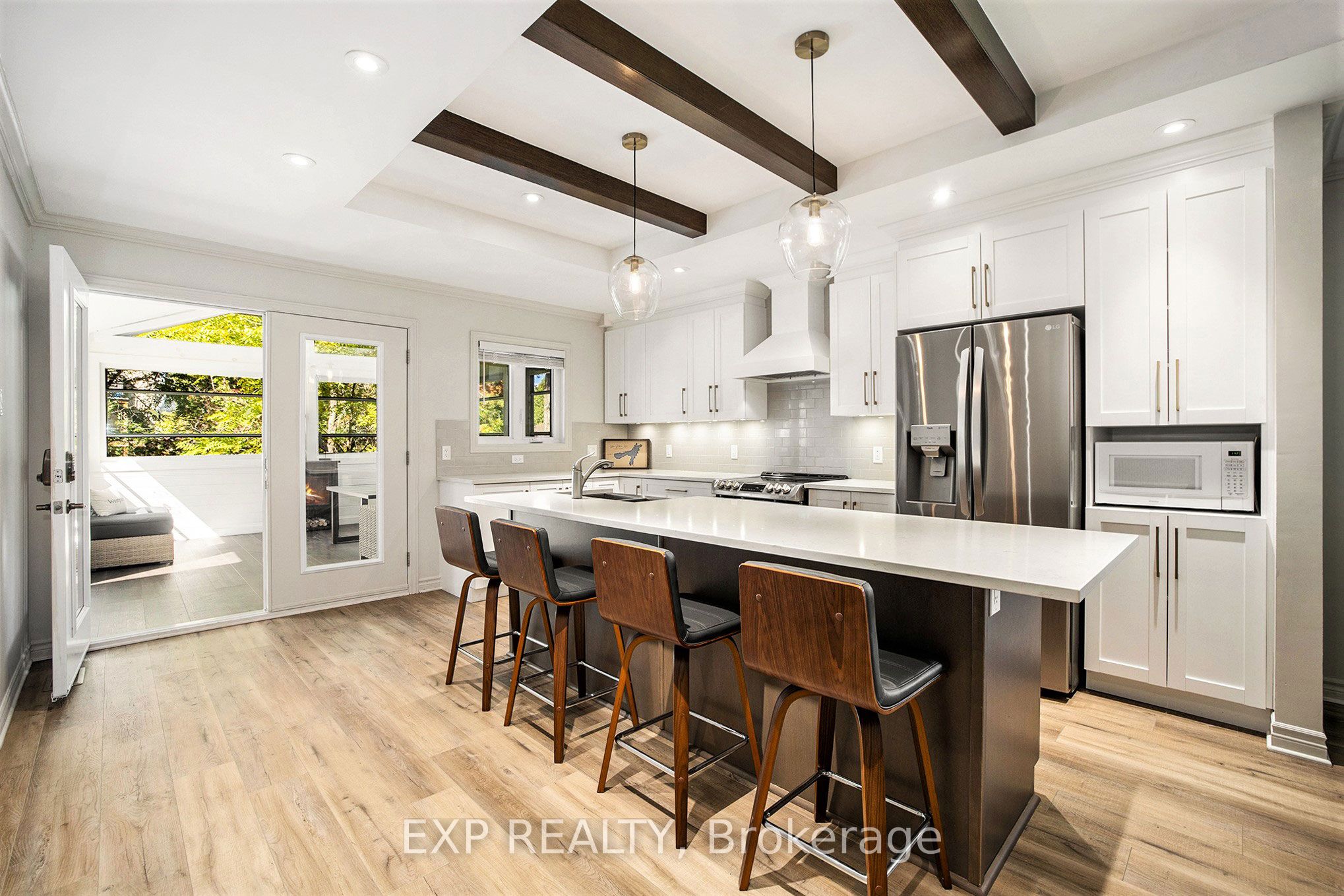 6 Whelan Street N Property Photo 11