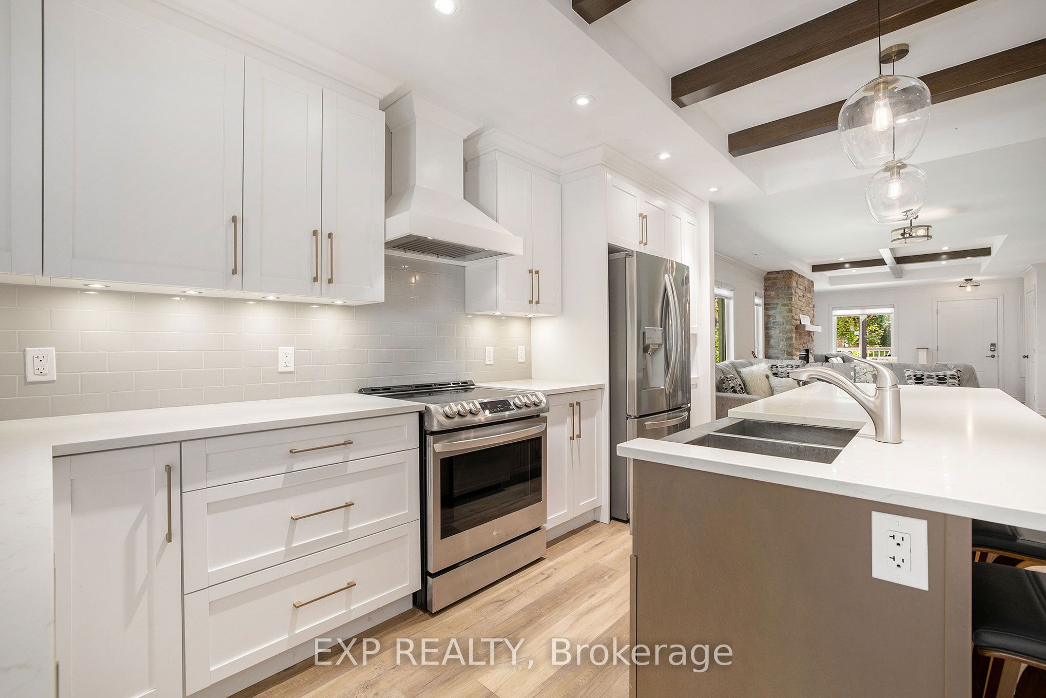 6 Whelan Street N Property Photo 13