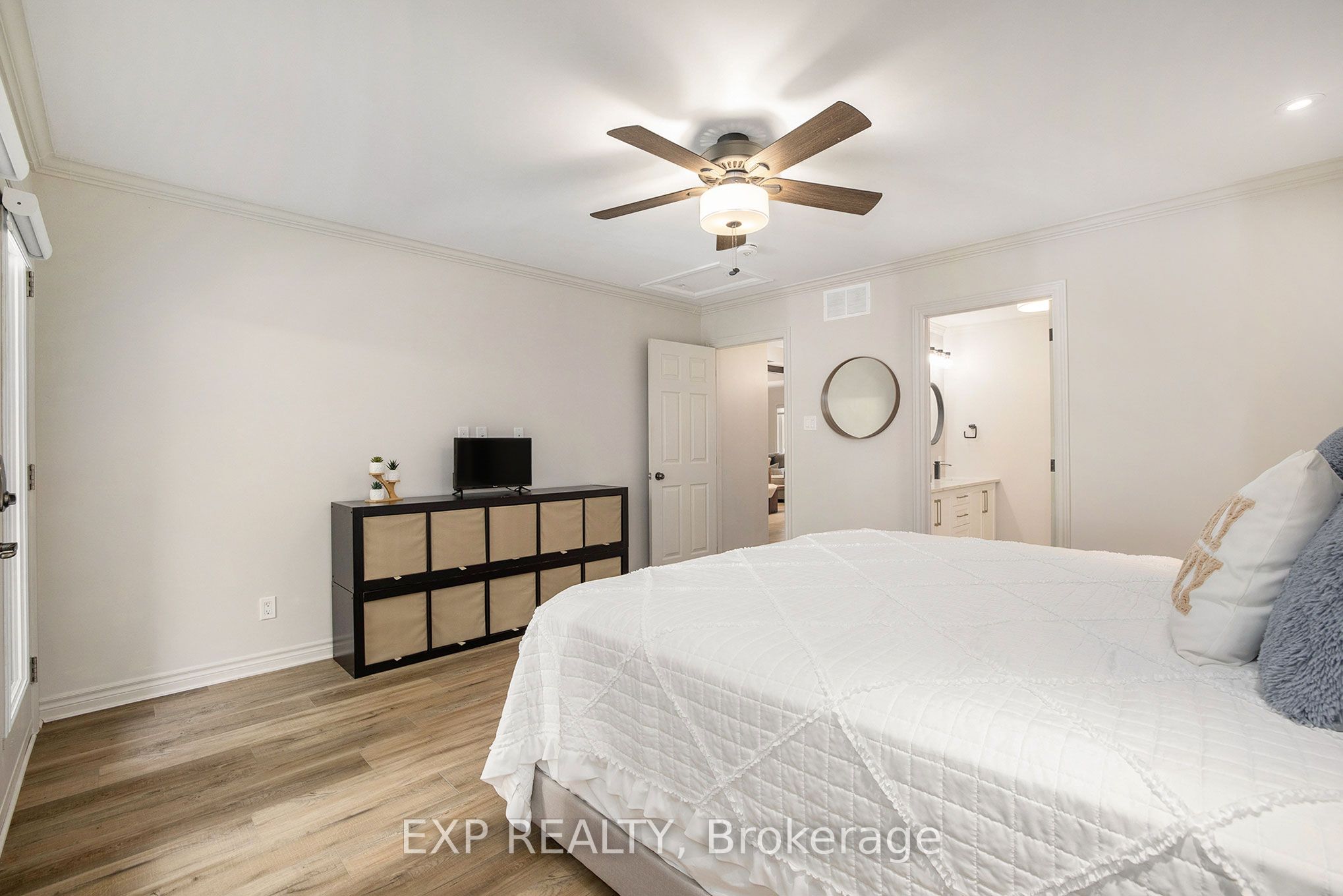 6 Whelan Street N Property Photo 18