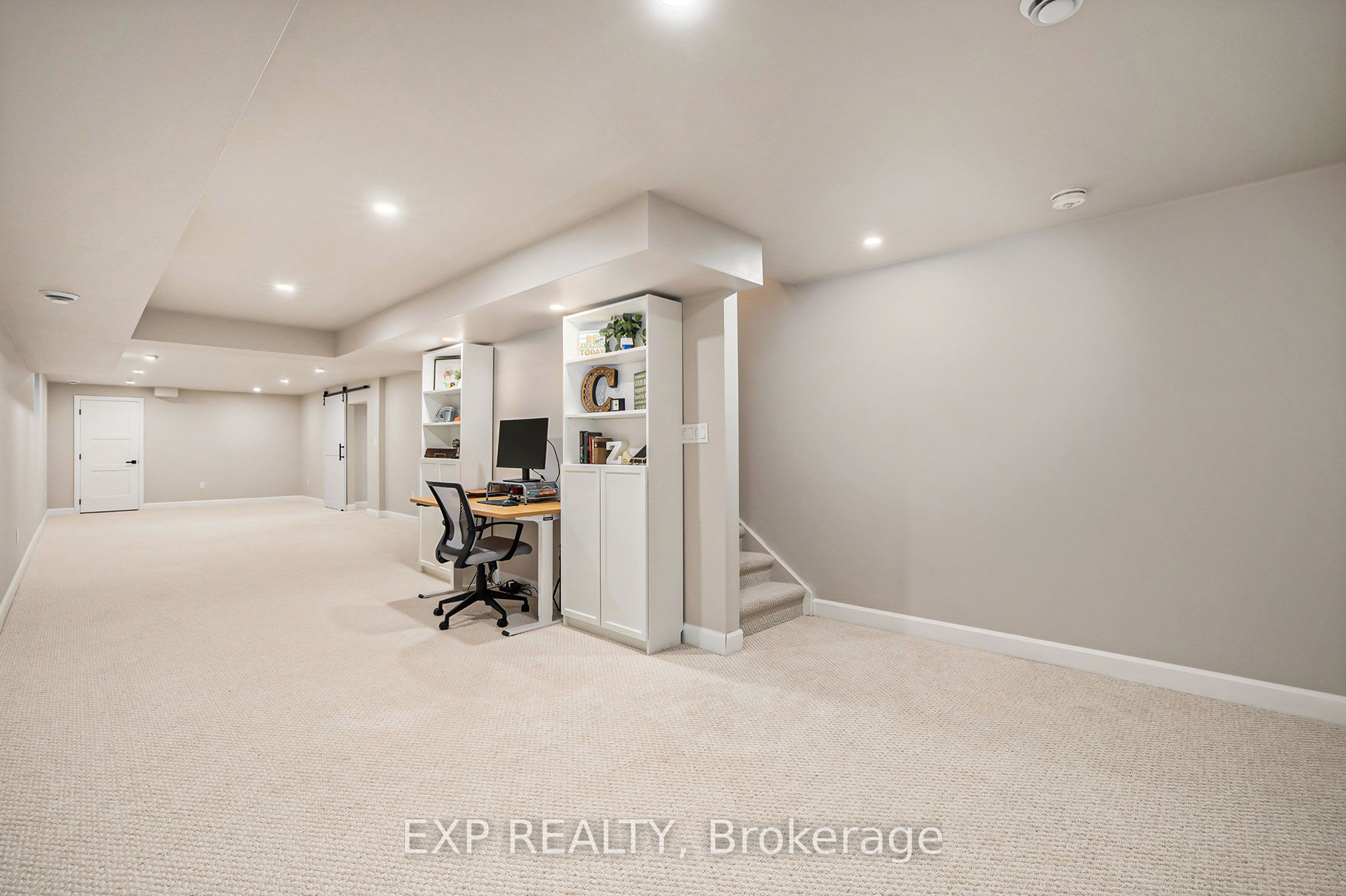 6 Whelan Street N Property Photo 24