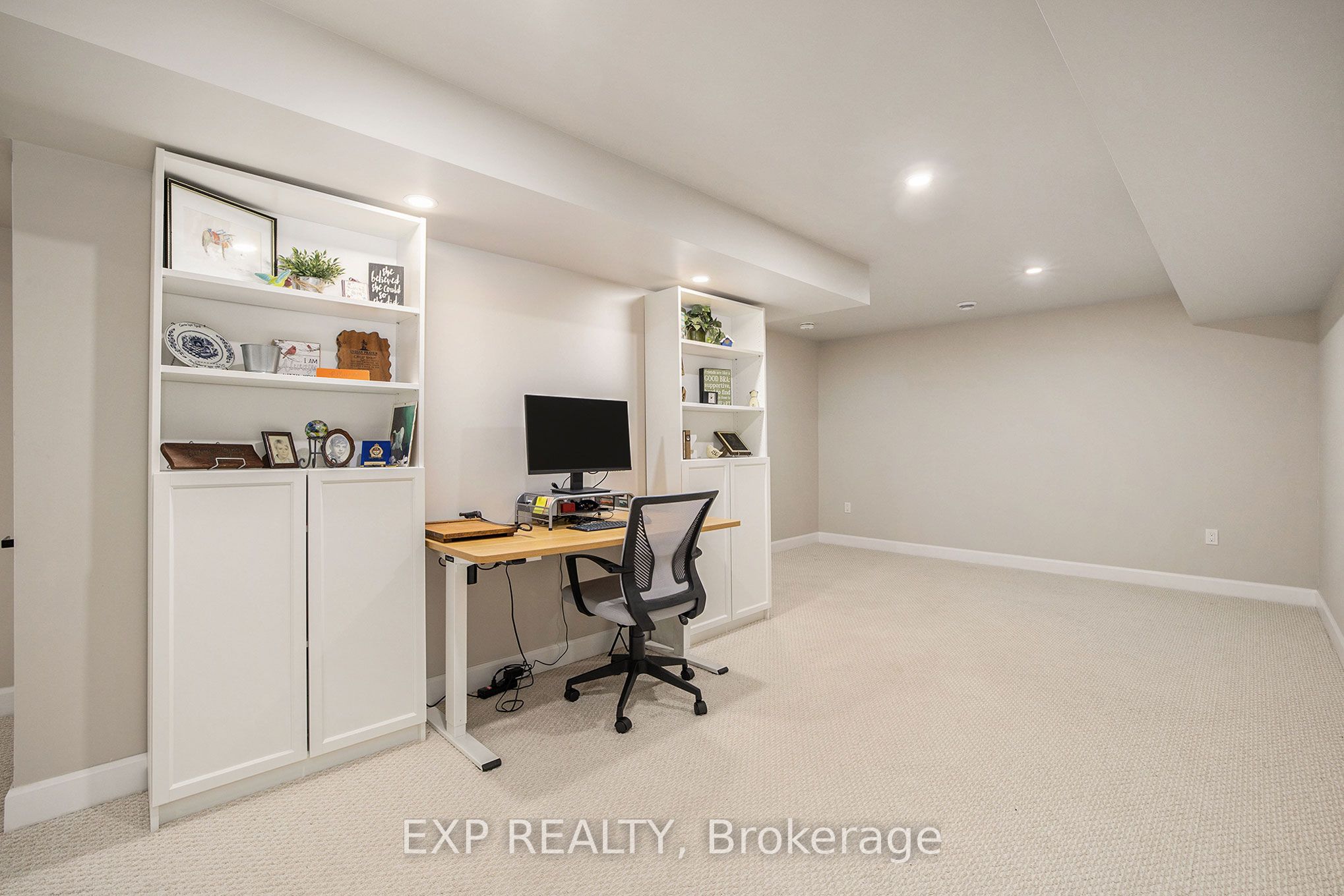 6 Whelan Street N Property Photo 25