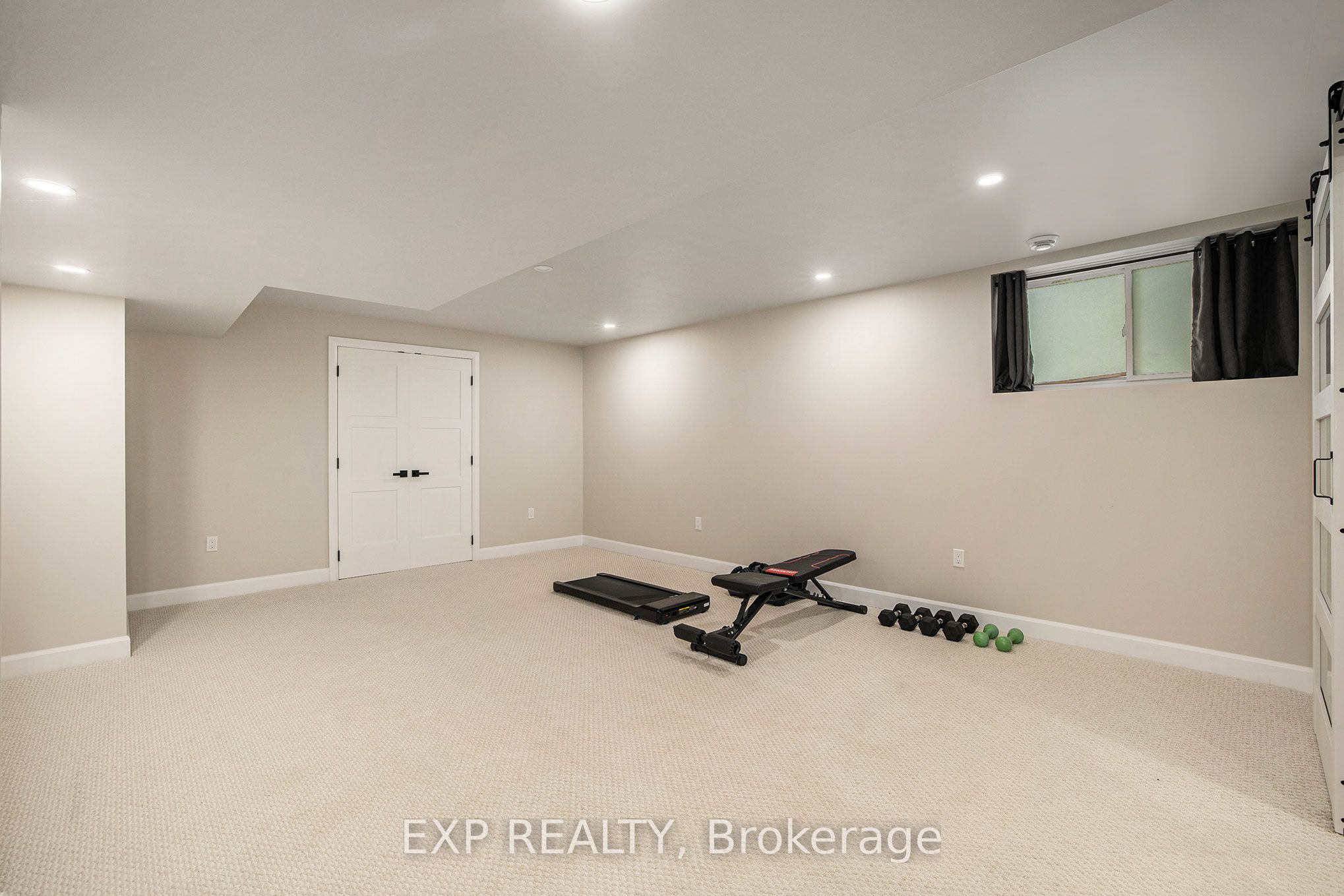 6 Whelan Street N Property Photo 27