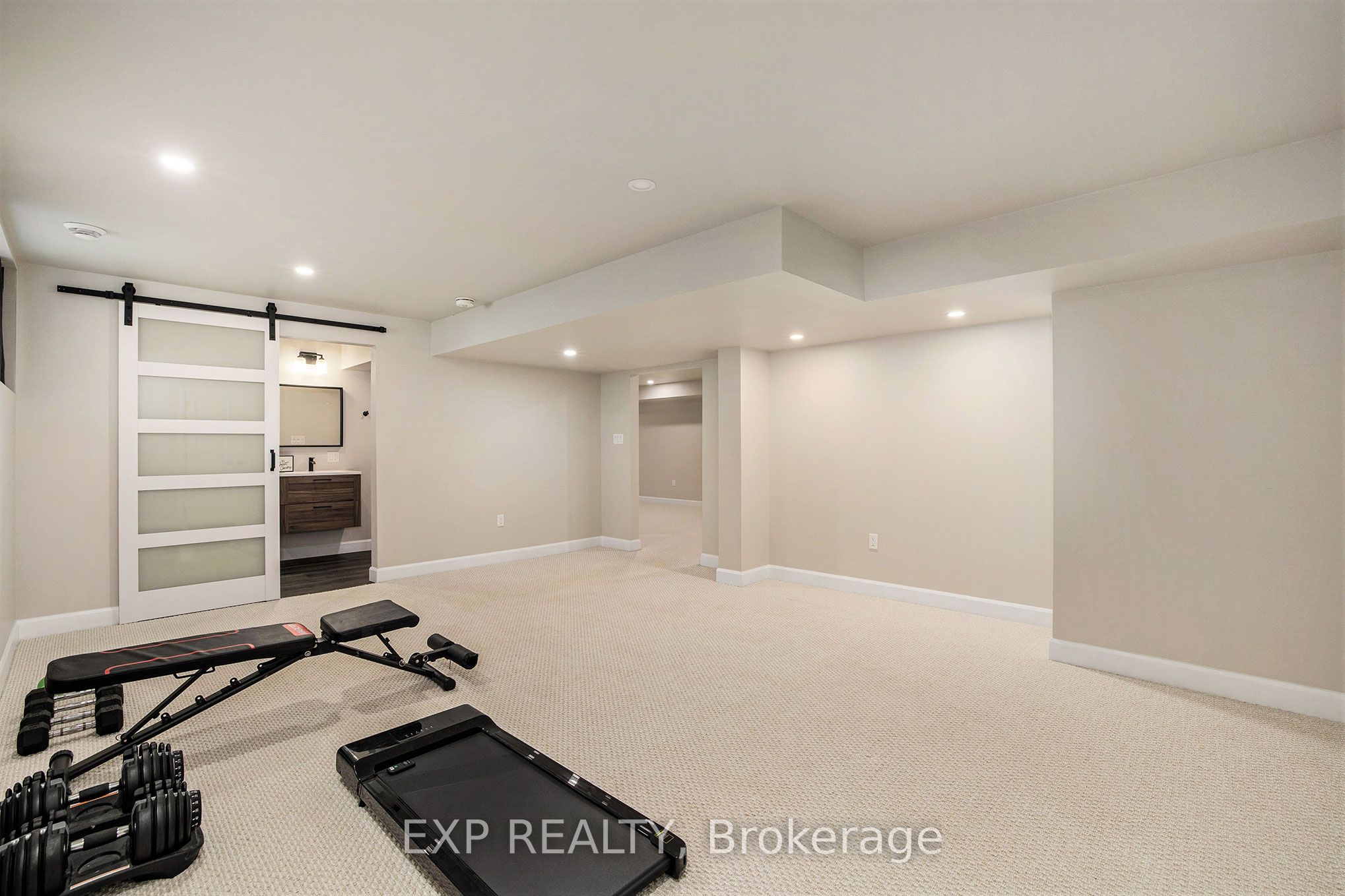 6 Whelan Street N Property Photo 28