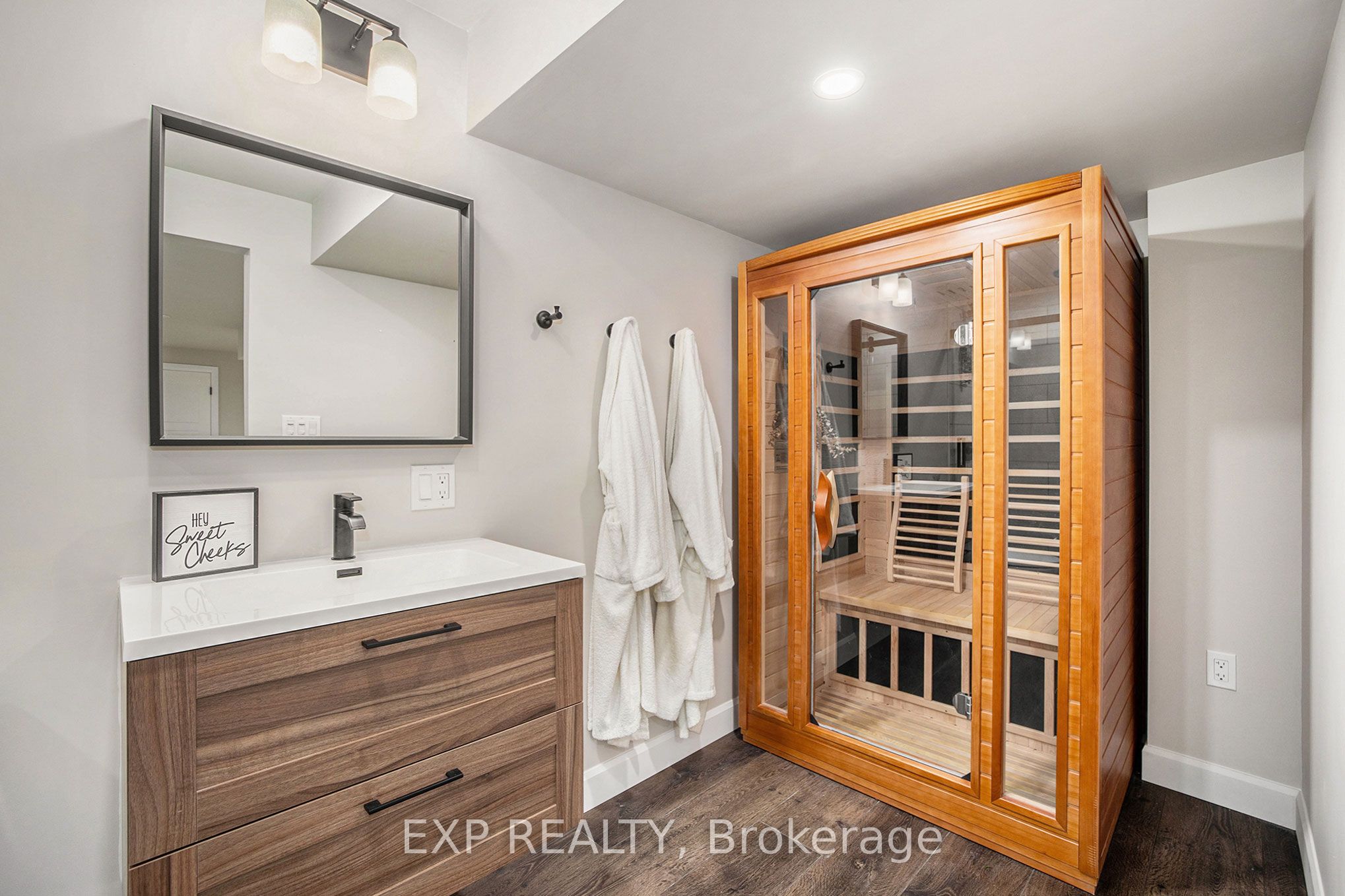 6 Whelan Street N Property Photo 29