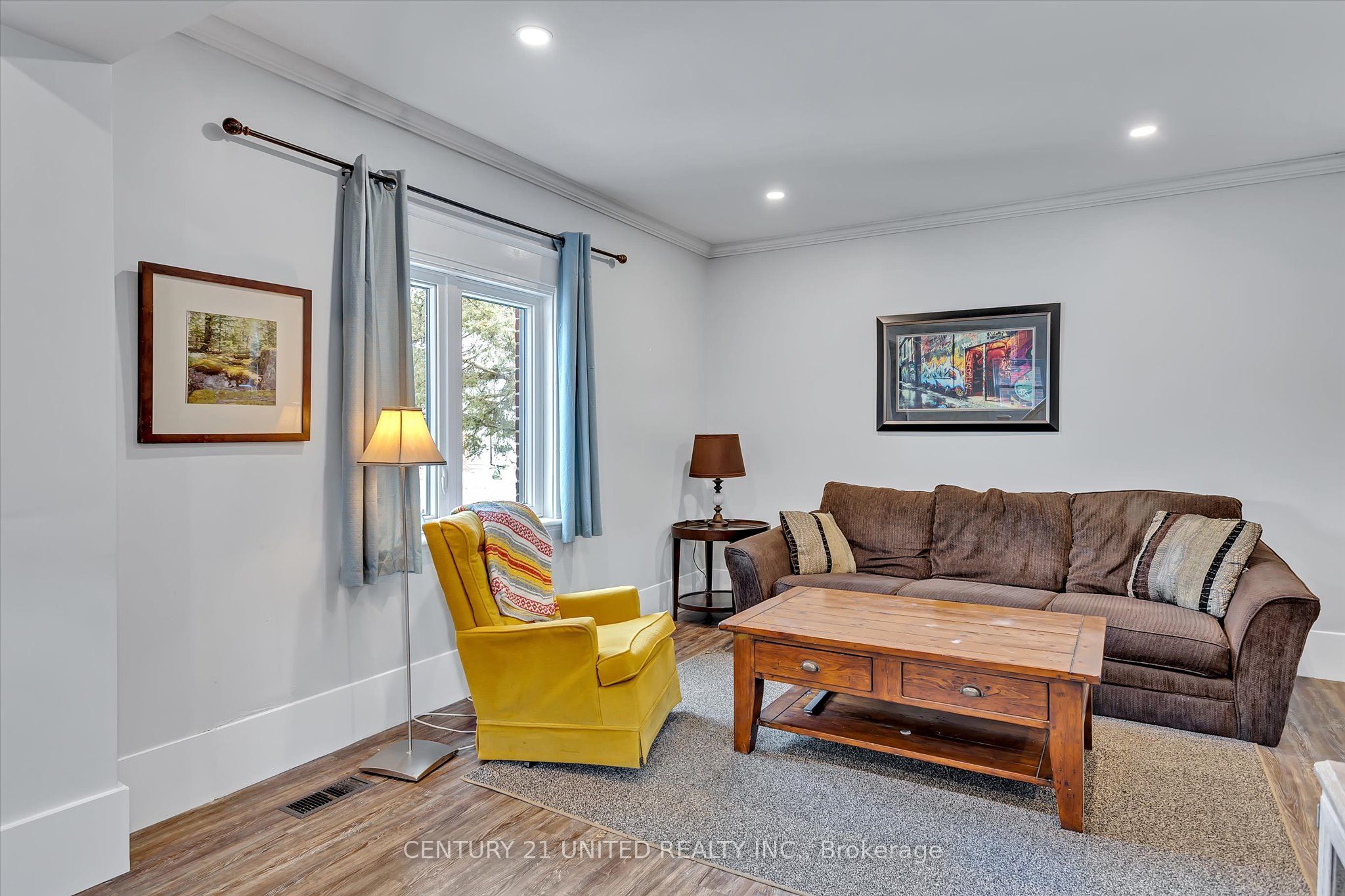 595 Douglas Avenue Property Photo 3