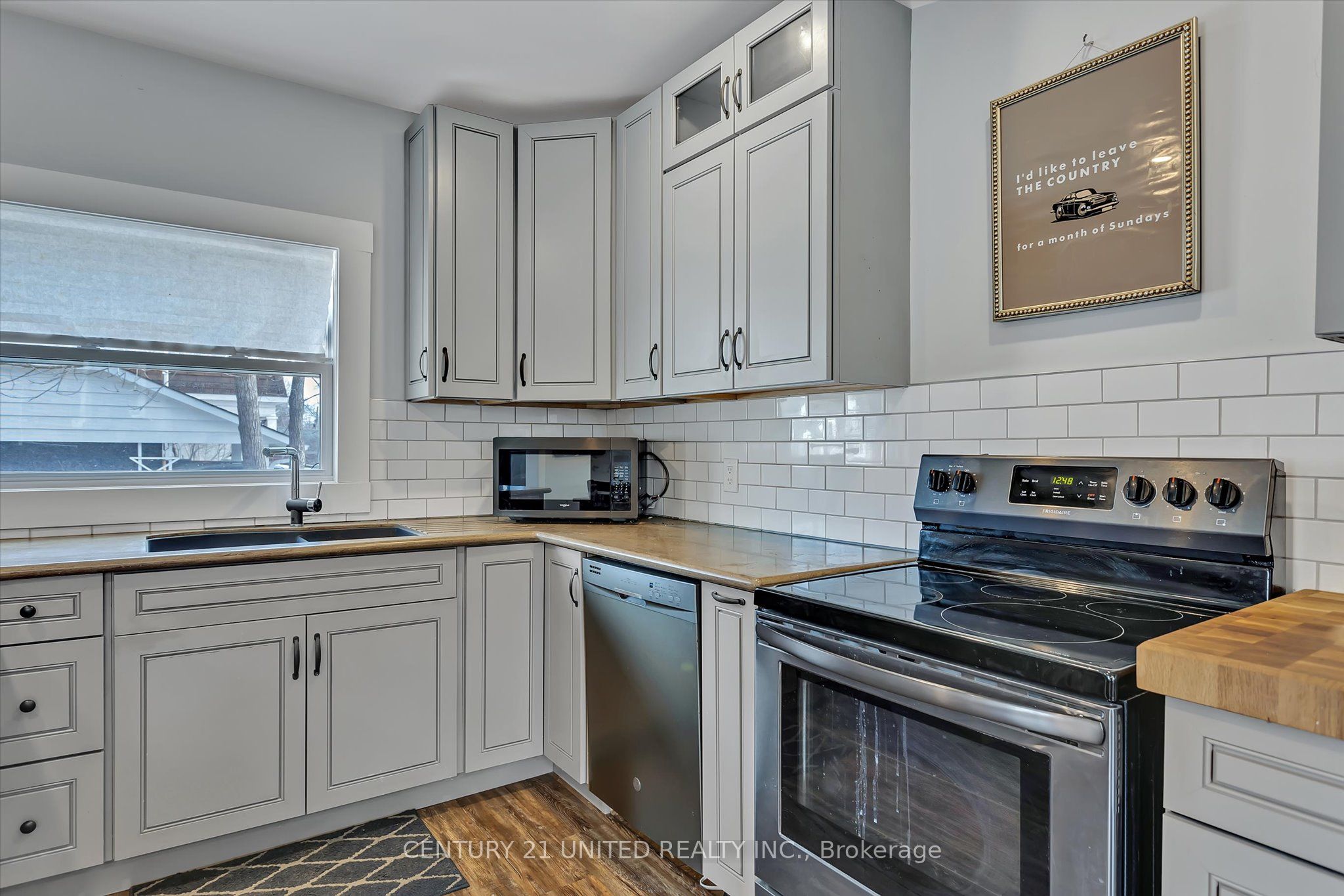 595 Douglas Avenue Property Photo 5
