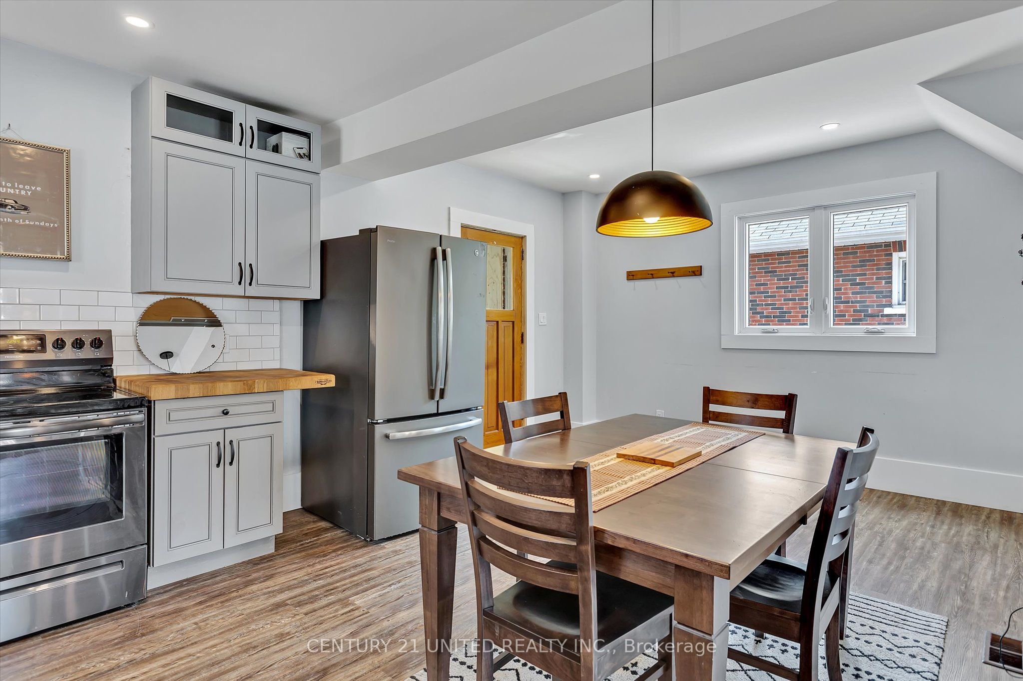 595 Douglas Avenue Property Photo 7