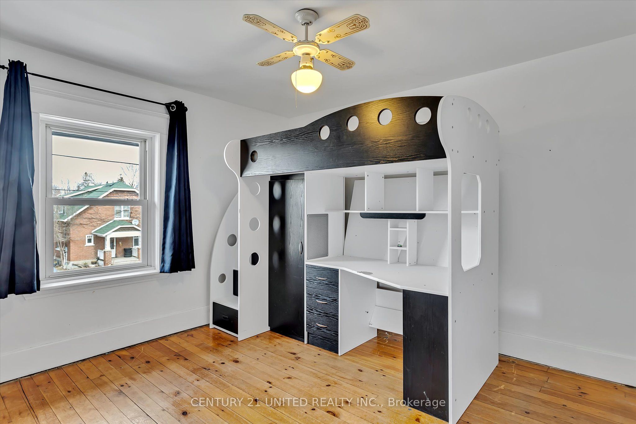 595 Douglas Avenue Property Photo 10