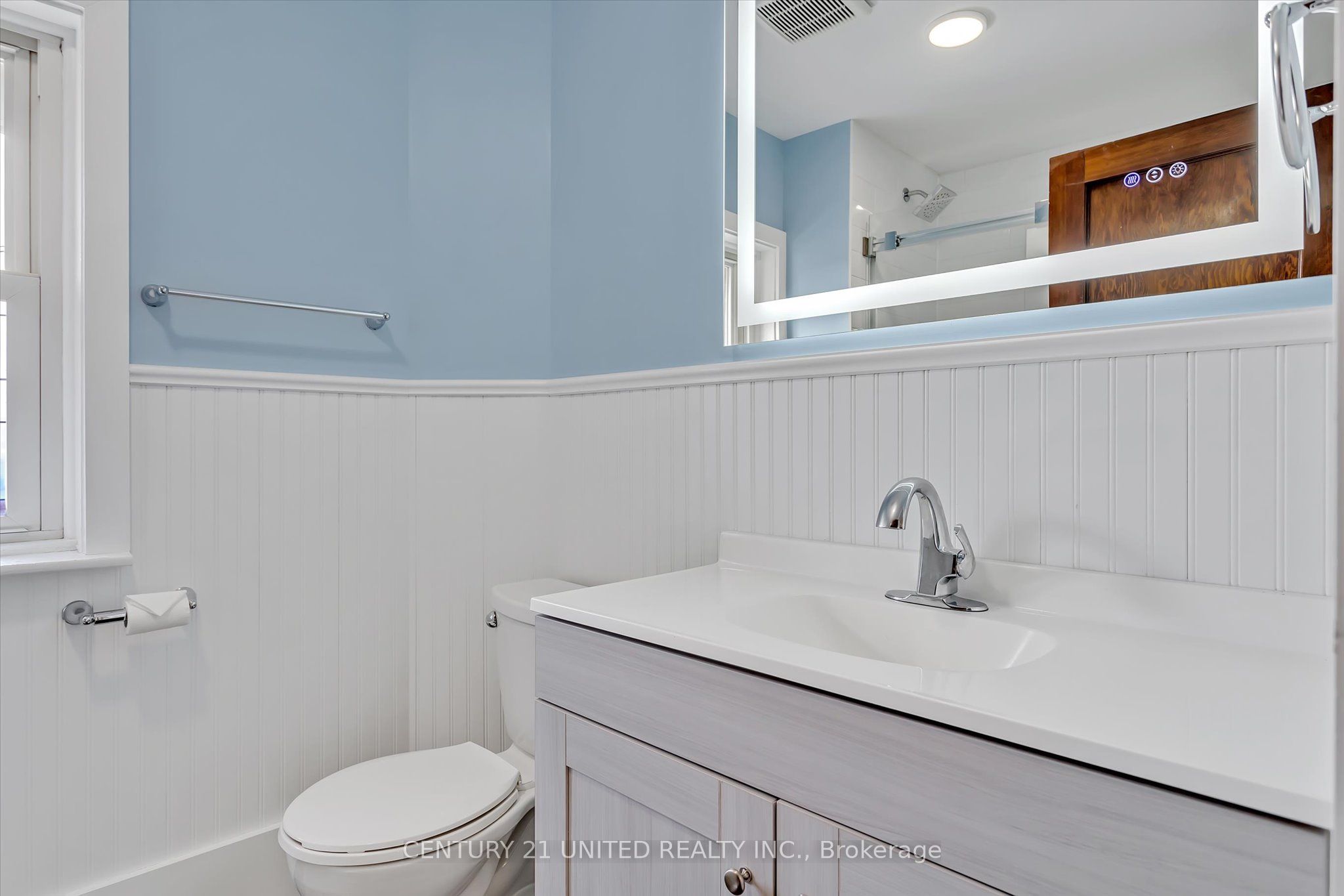 595 Douglas Avenue Property Photo 12