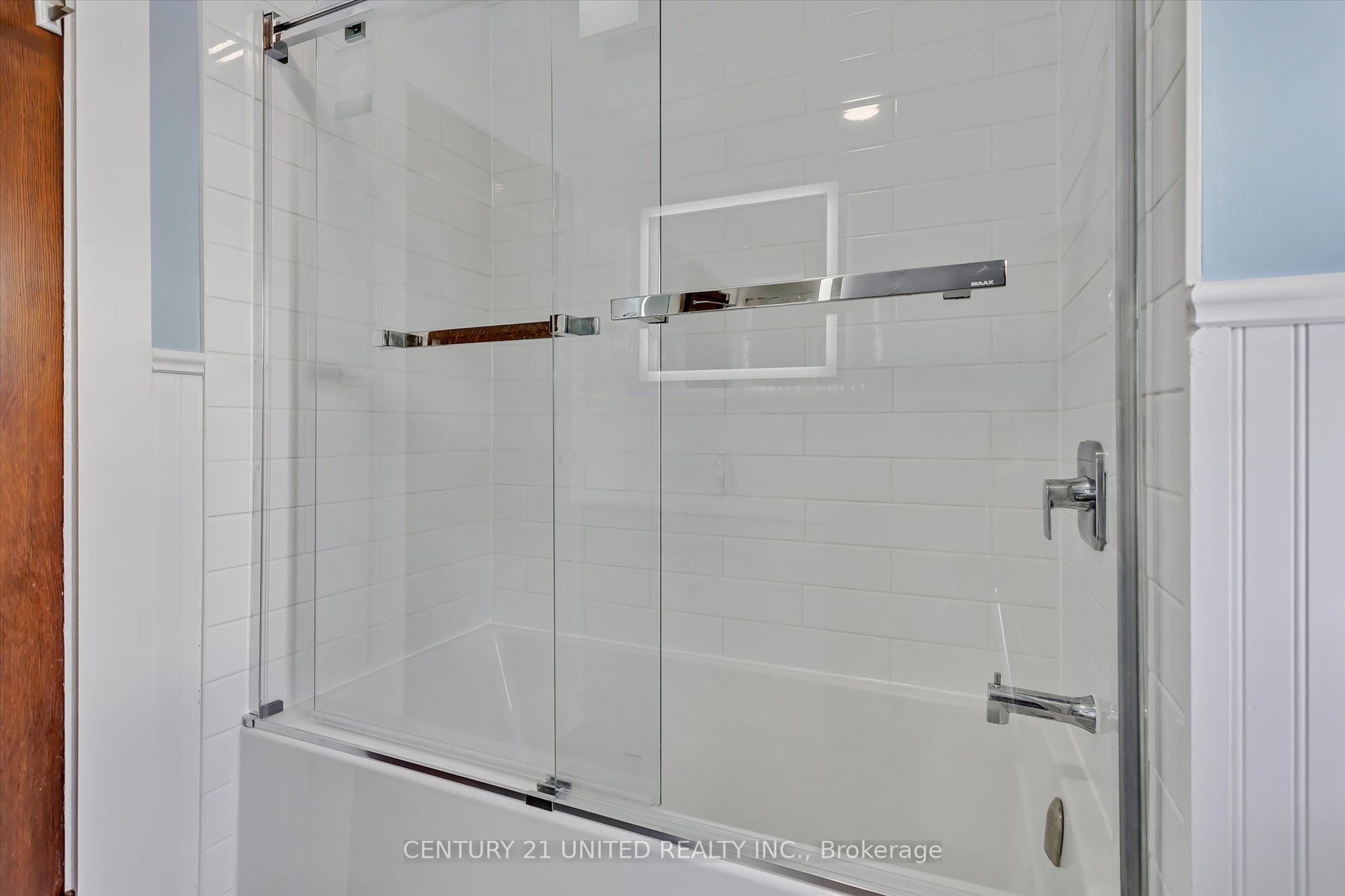 595 Douglas Avenue Property Photo 13