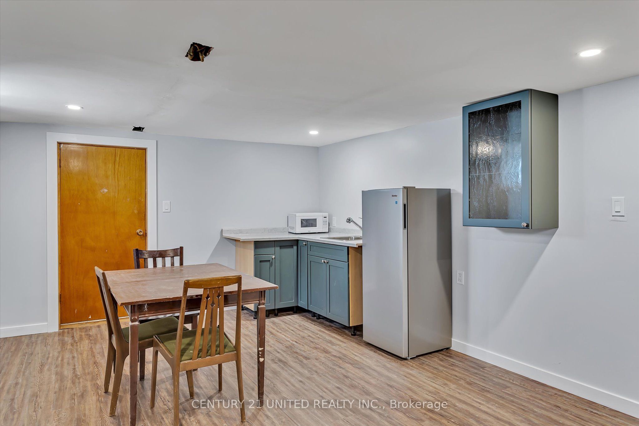 595 Douglas Avenue Property Photo 14