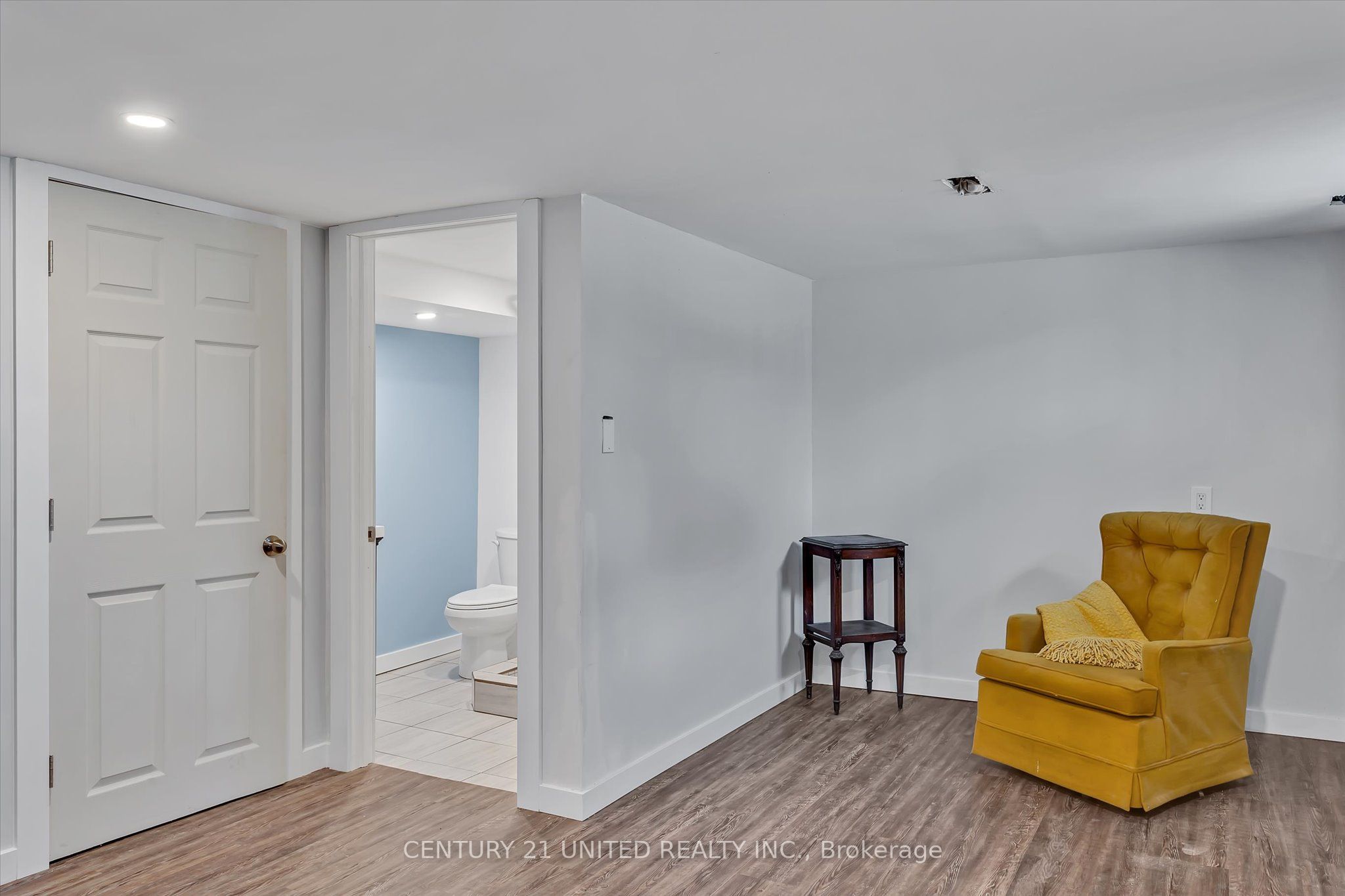 595 Douglas Avenue Property Photo 15