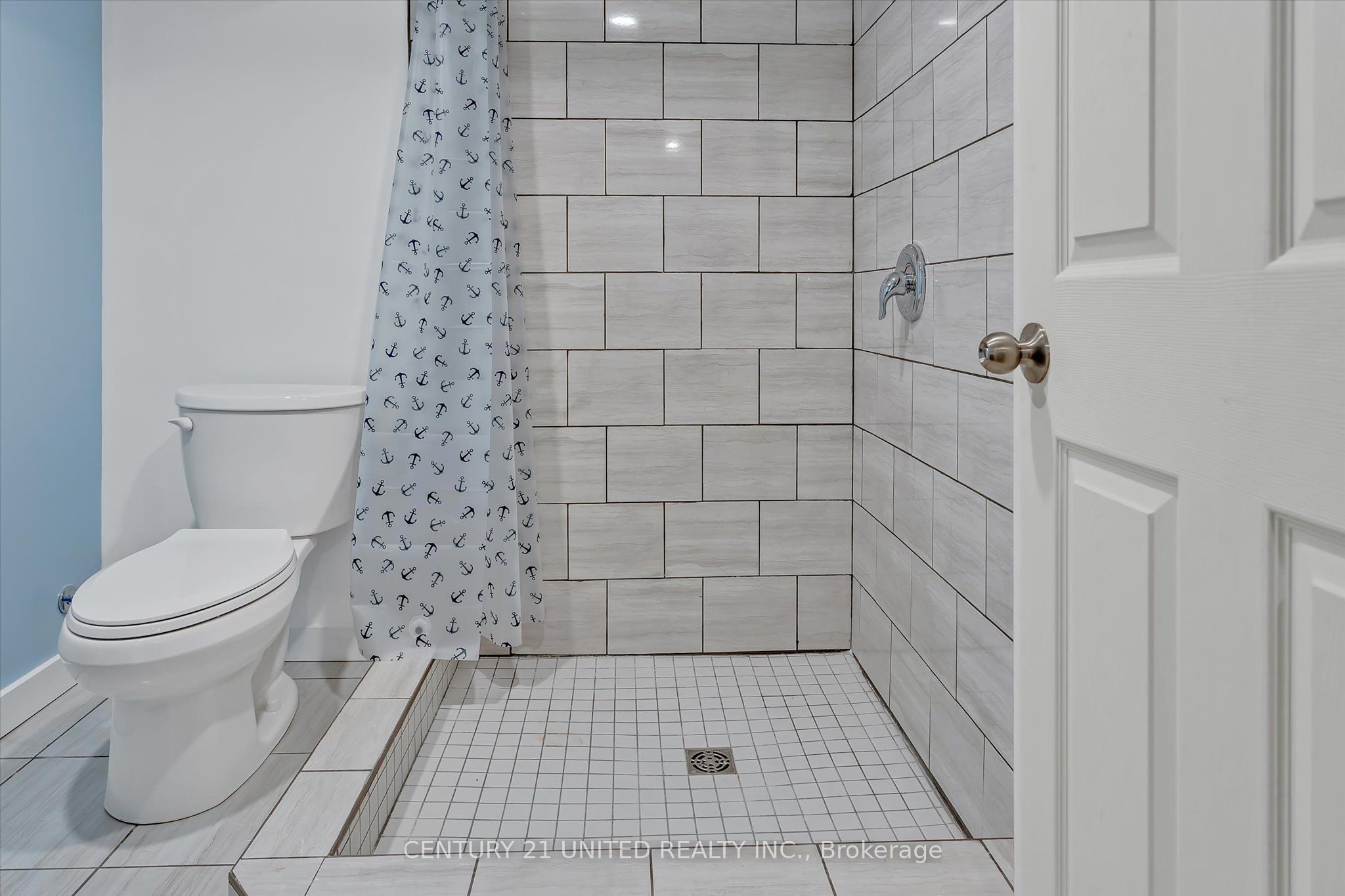 595 Douglas Avenue Property Photo 16