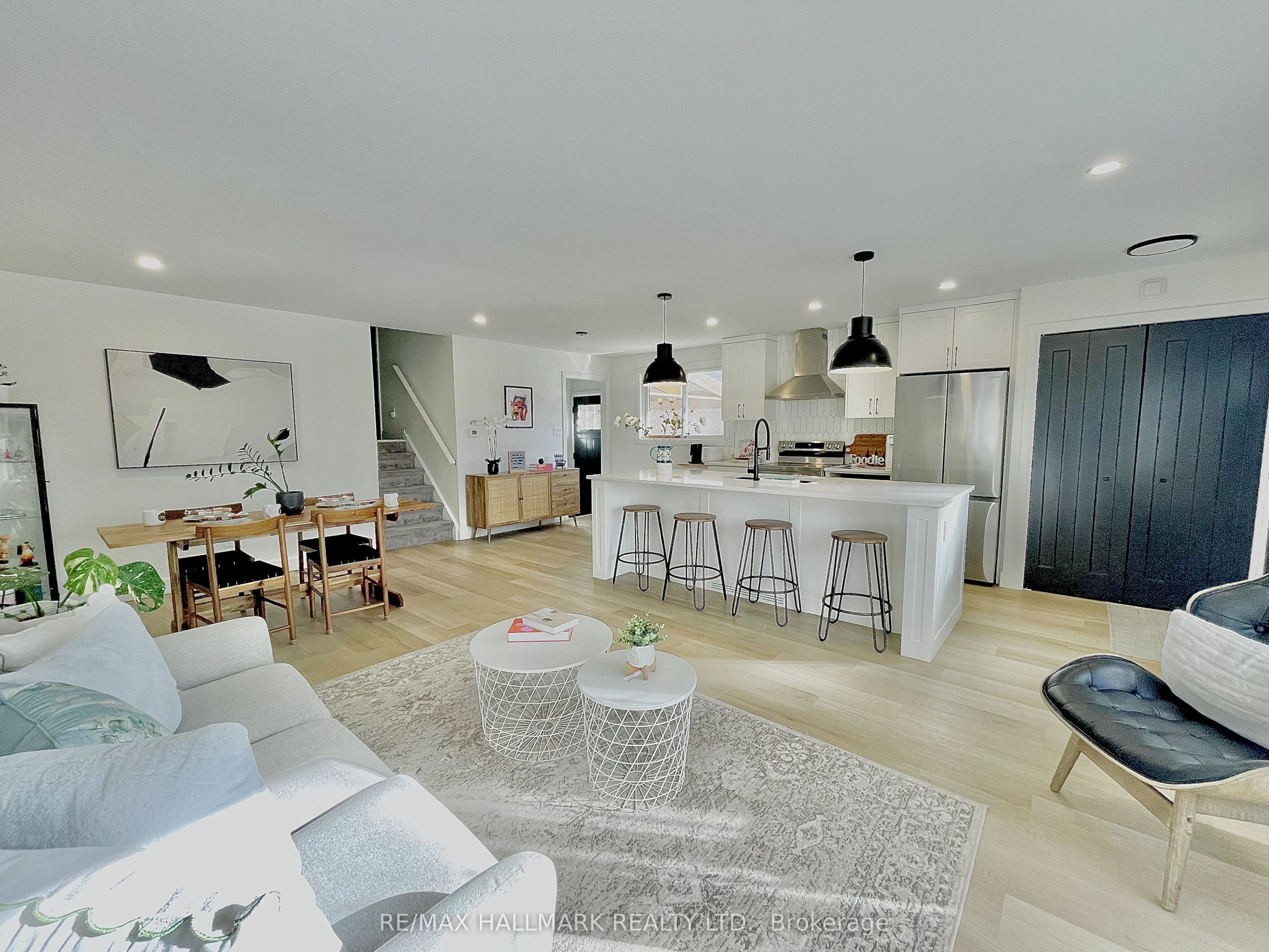 779 Monsarrat Avenue Property Photo